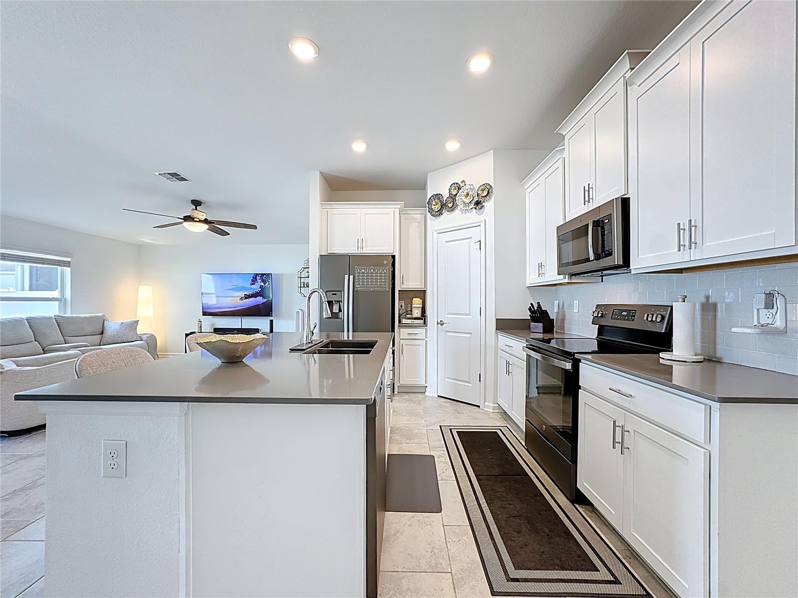 6952 DILLY LAKE AVE, GROVELAND, FL, 34736