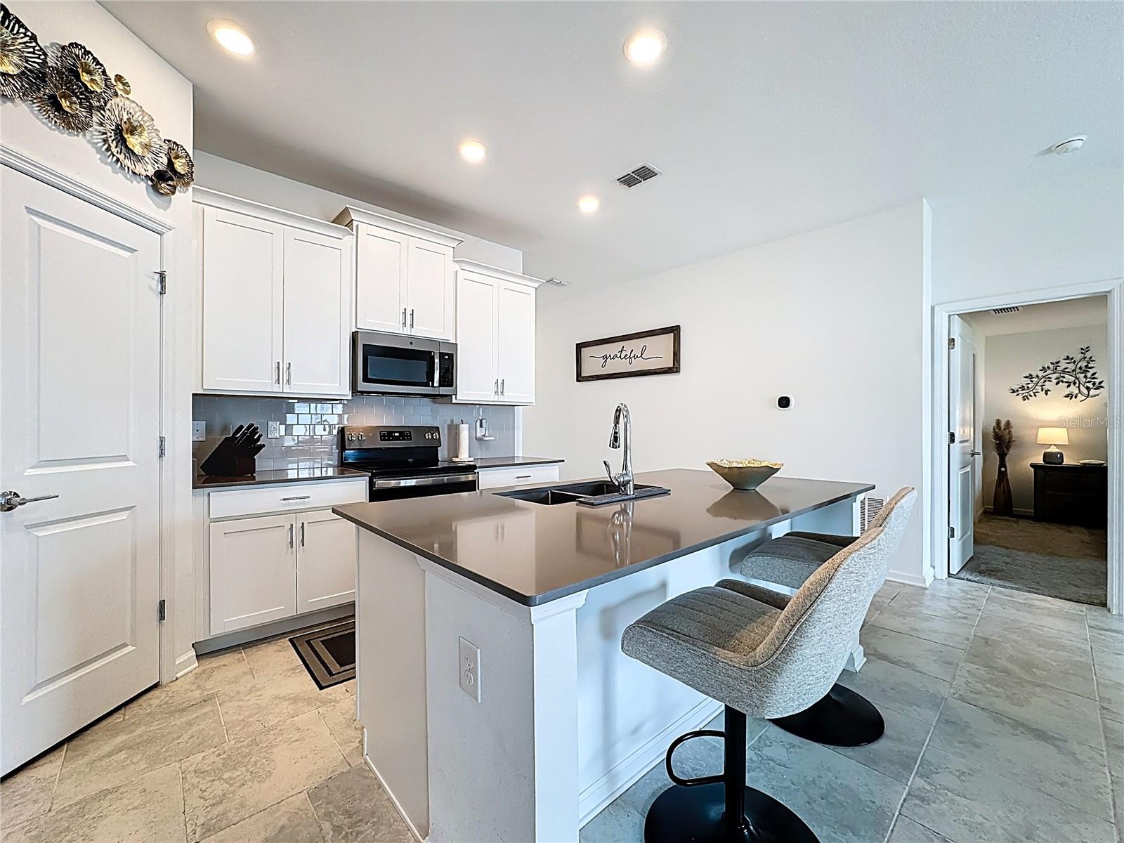 6952 DILLY LAKE AVE, GROVELAND, FL, 34736