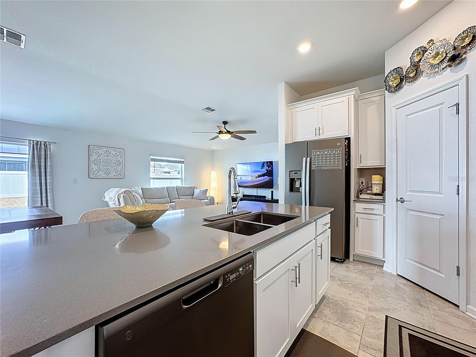 6952 DILLY LAKE AVE, GROVELAND, FL, 34736