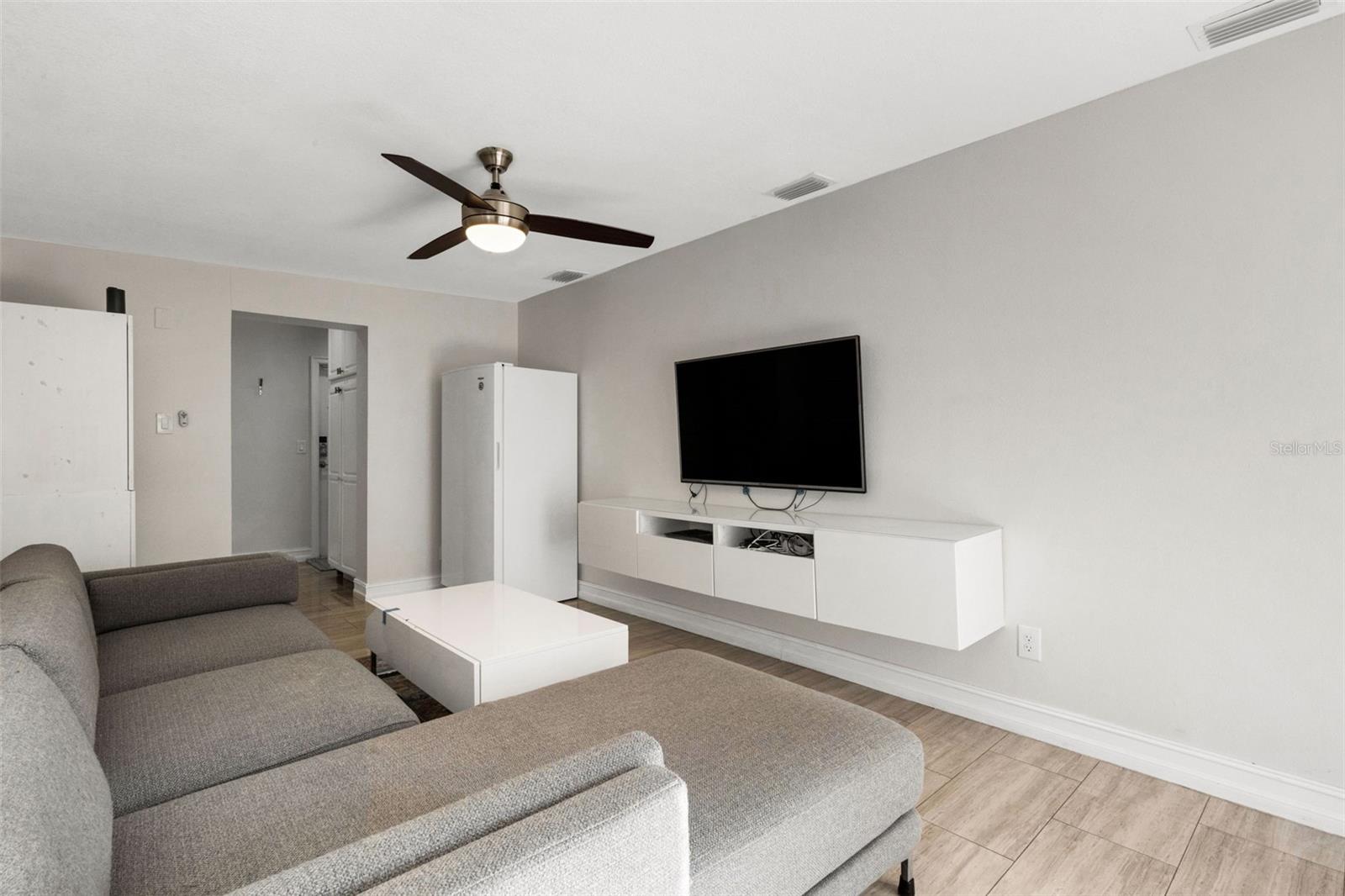 2914 W LAKE AVE, TAMPA, FL, 33607