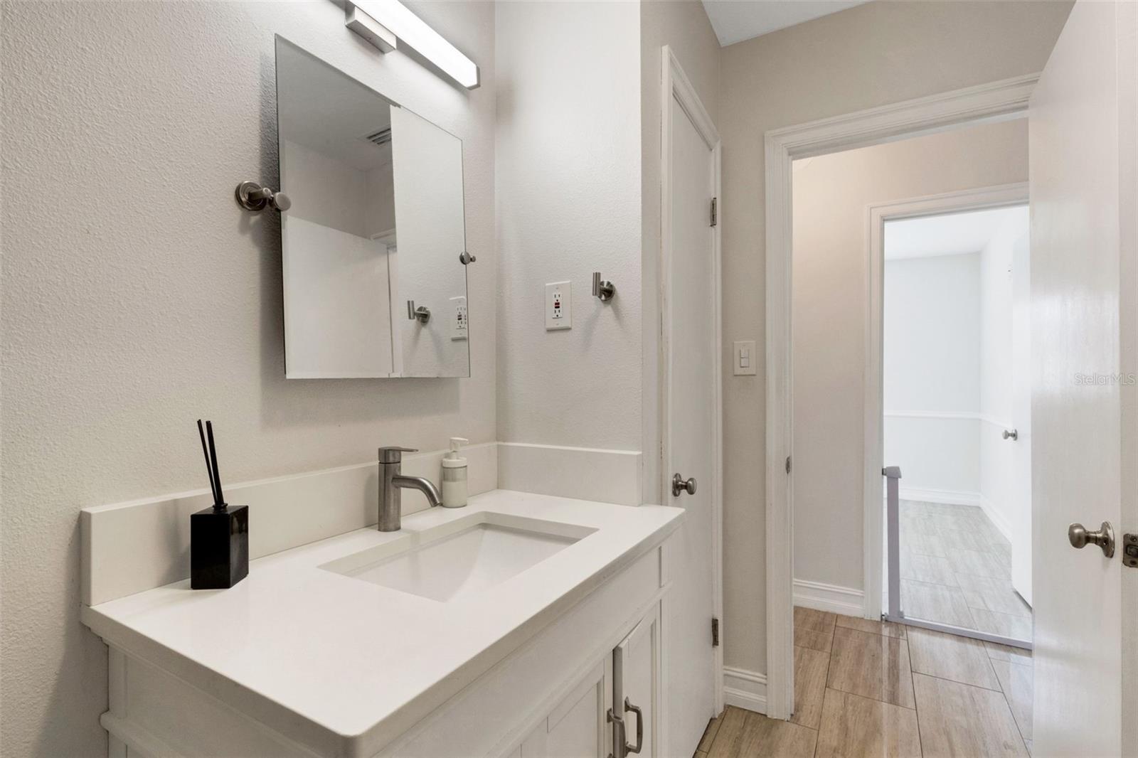 2914 W LAKE AVE, TAMPA, FL, 33607