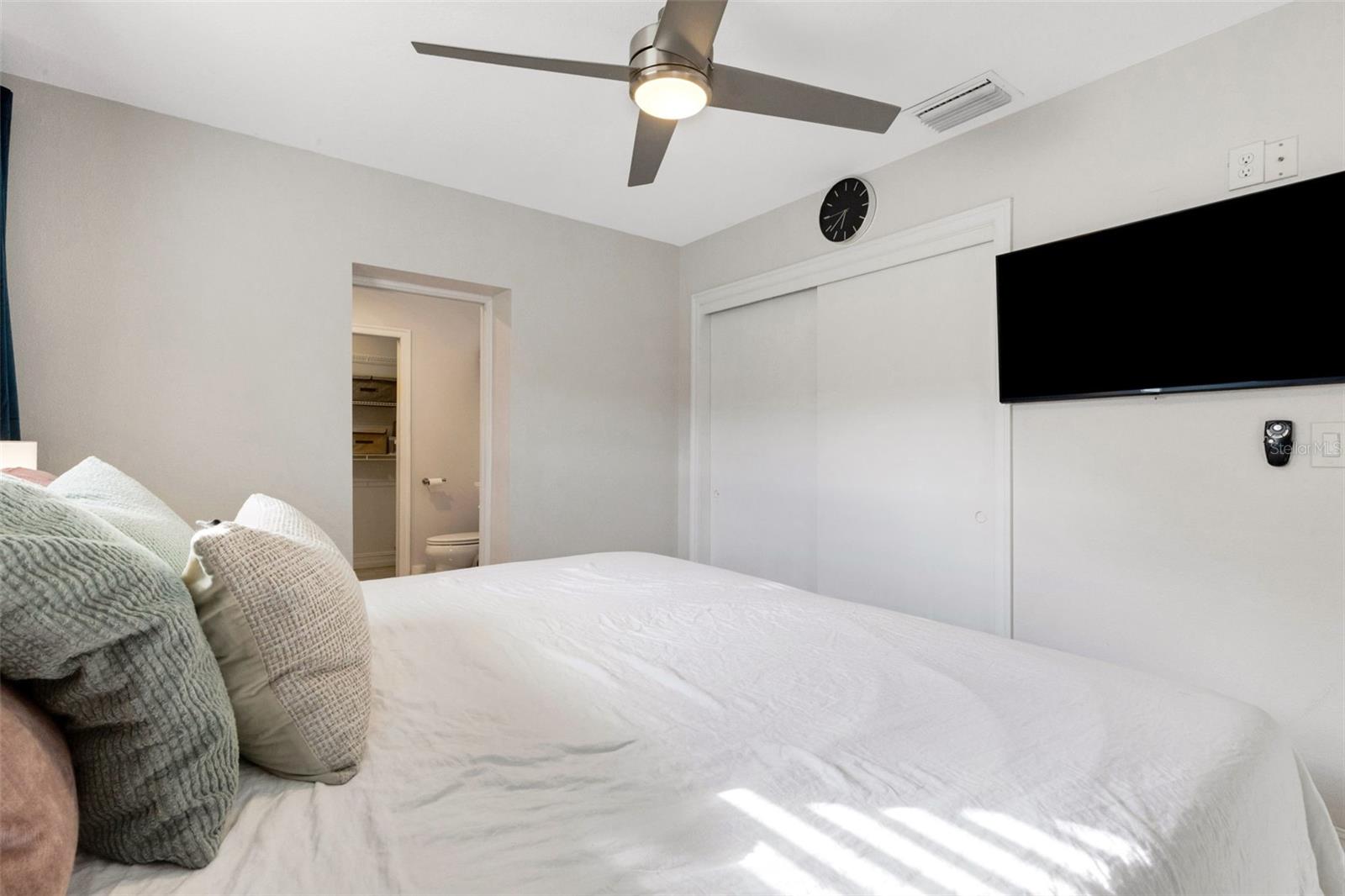 2914 W LAKE AVE, TAMPA, FL, 33607