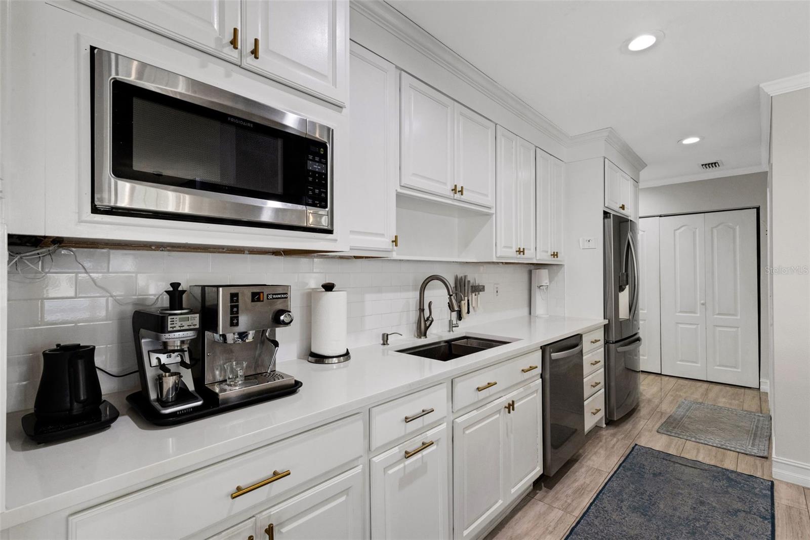 2914 W LAKE AVE, TAMPA, FL, 33607