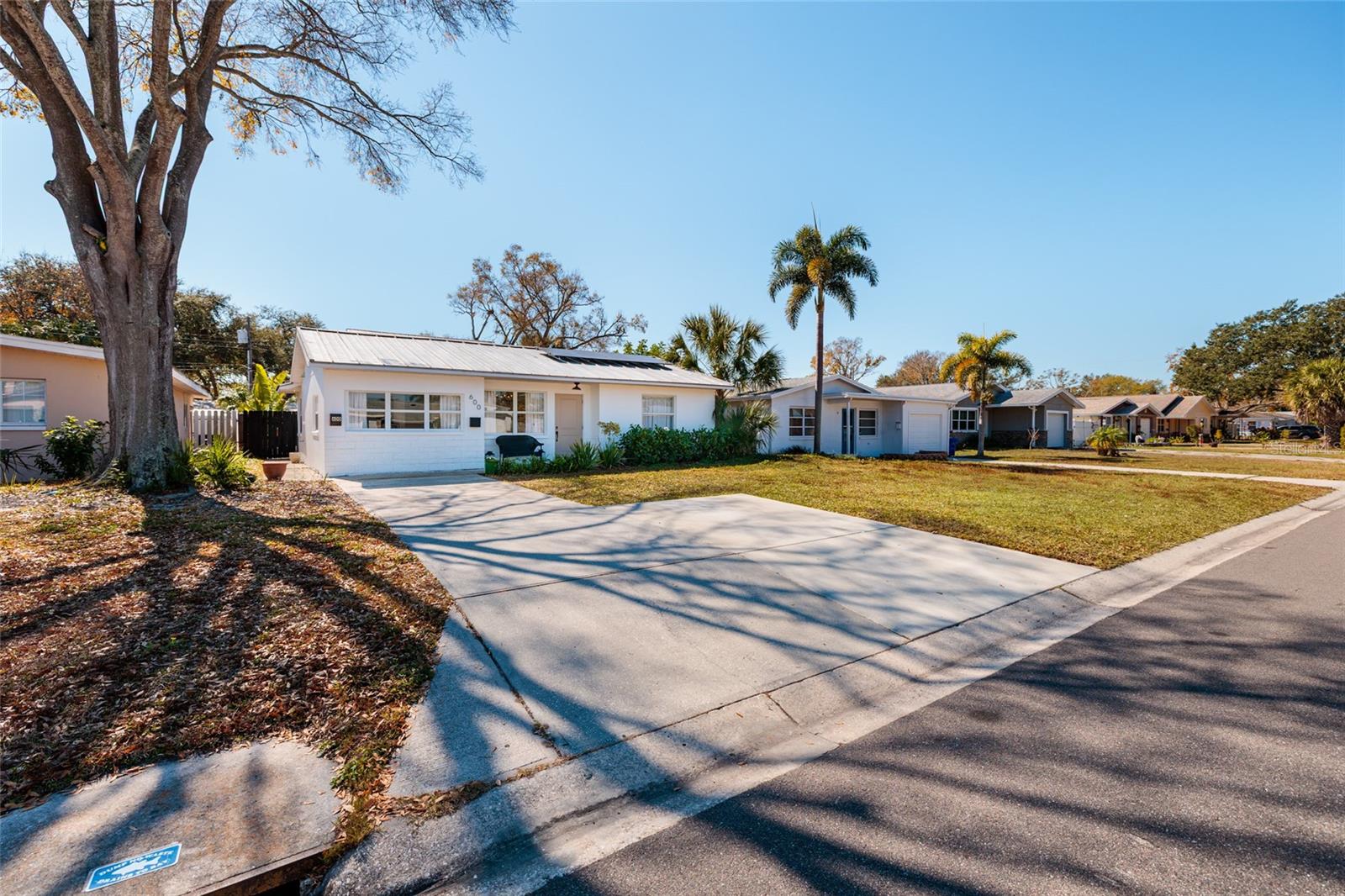 TB8477629 Property Photo