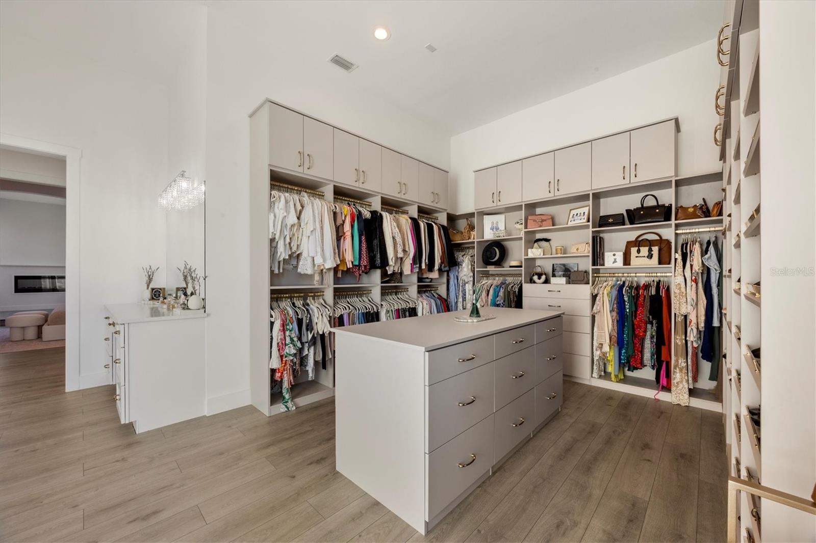 A4683096 Property Photo