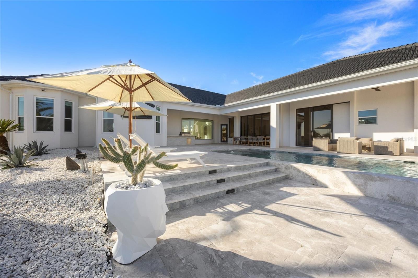 A4683096 Property Photo