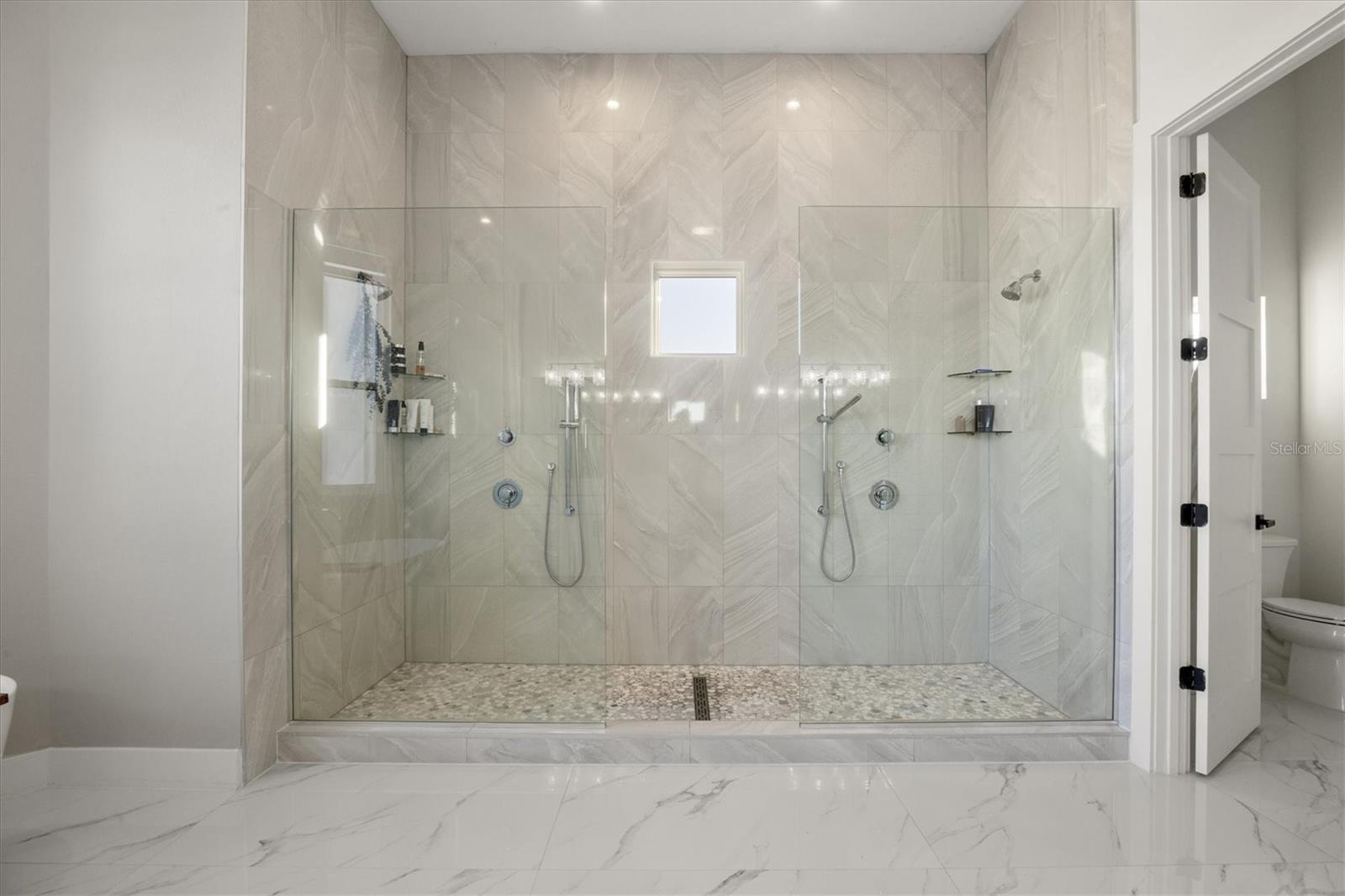 A4683096 Property Photo