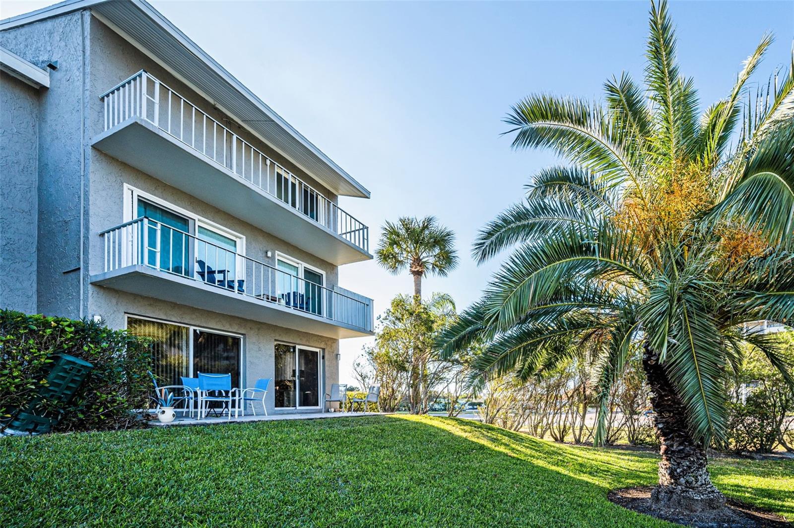 Rare End Unit at Bayside Gardens on Sand Key!