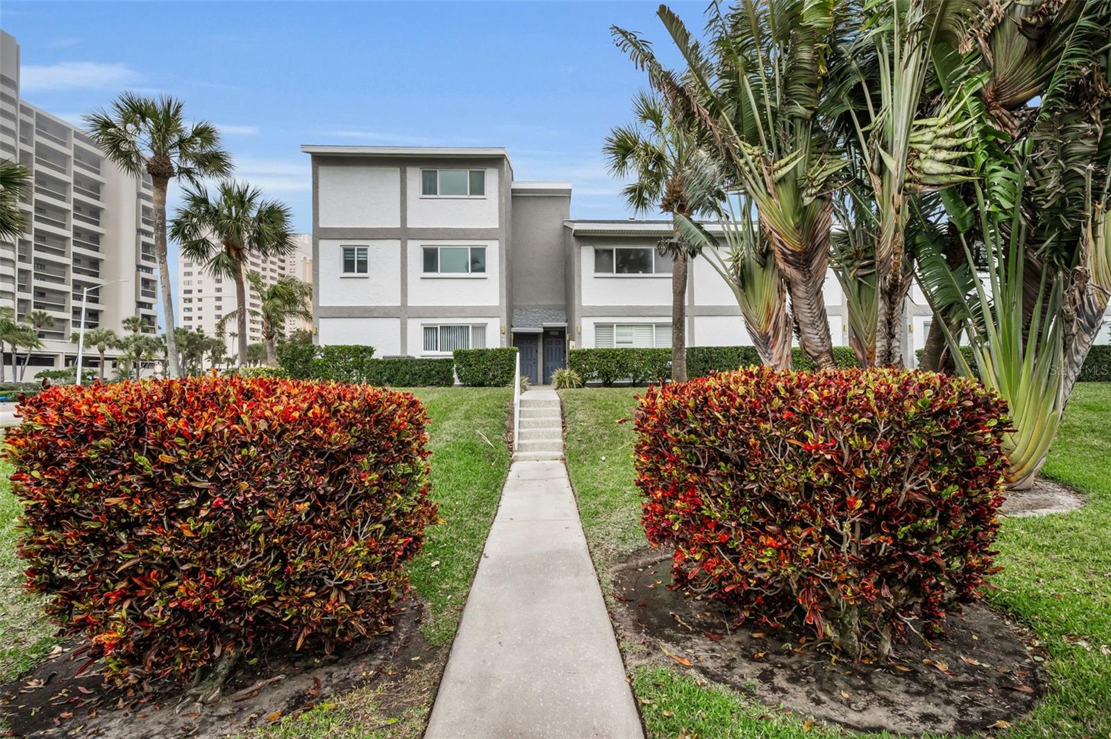 End Unit in Bayside Gardens 3 with views of the Gulf & Intracoastal