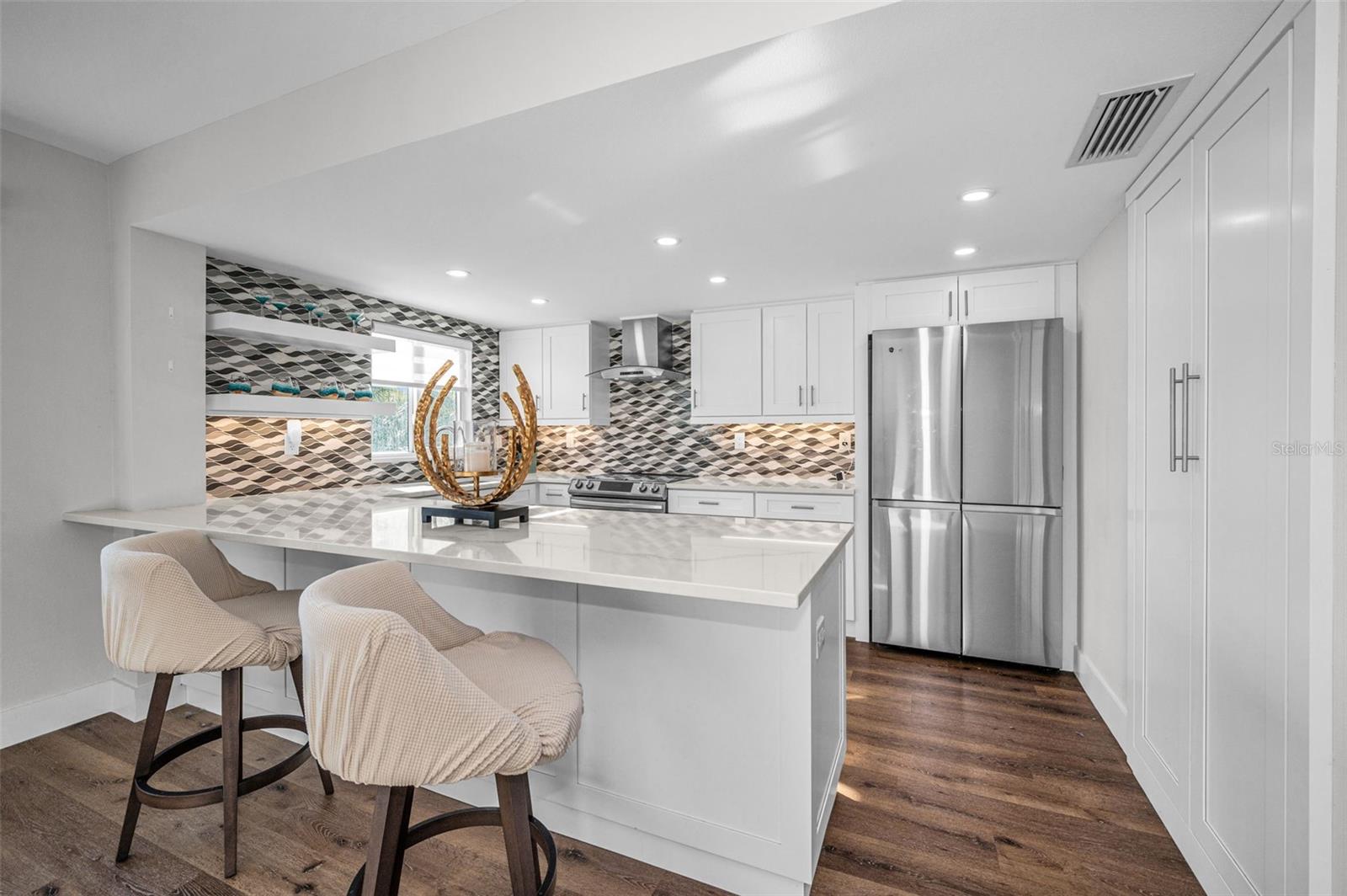 Large Breakfast Bar and totally renovated Coastal Kitchen