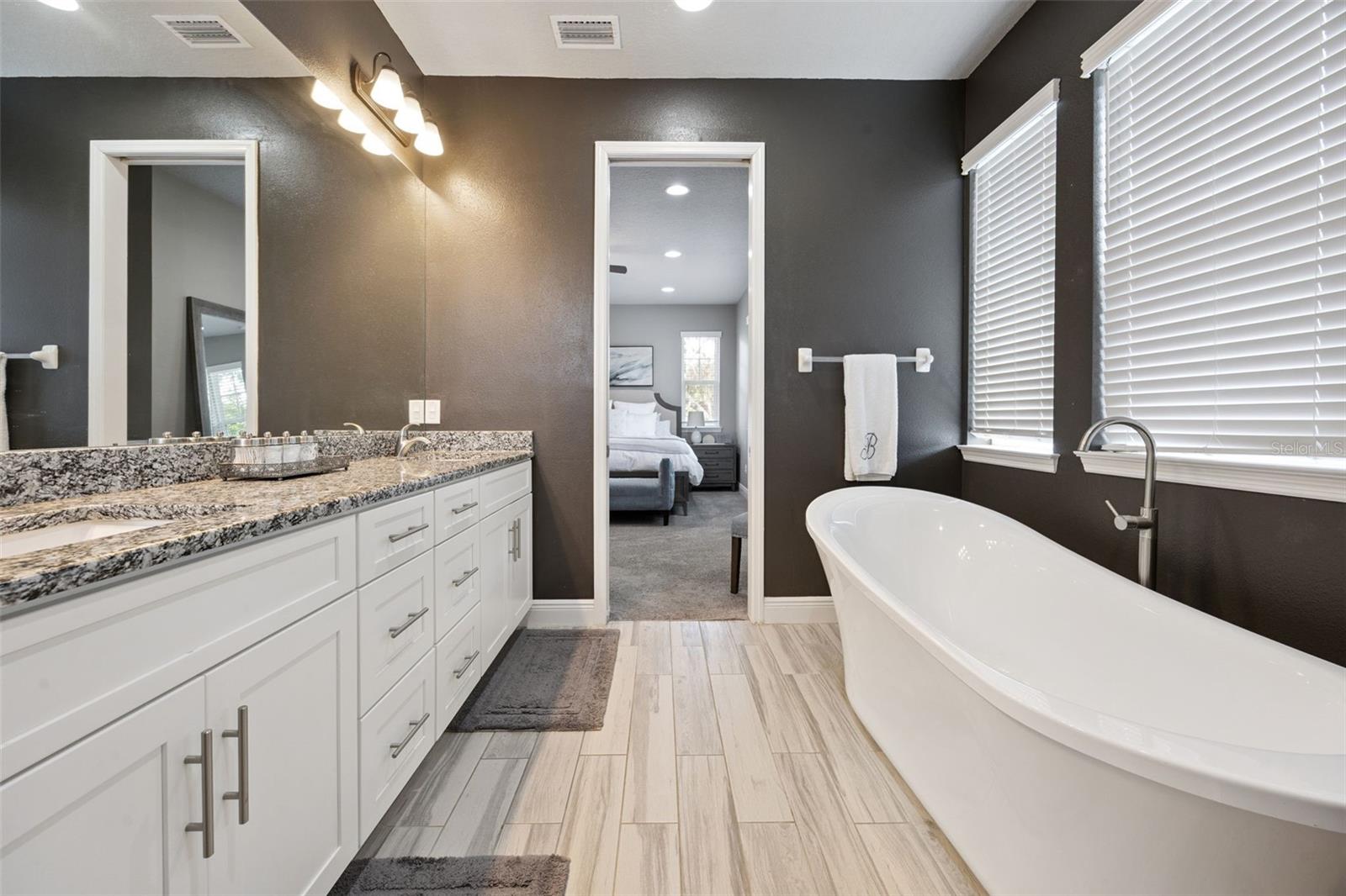 135 E CRYSTAL LAKE ST, ORLANDO, FL, 32806
