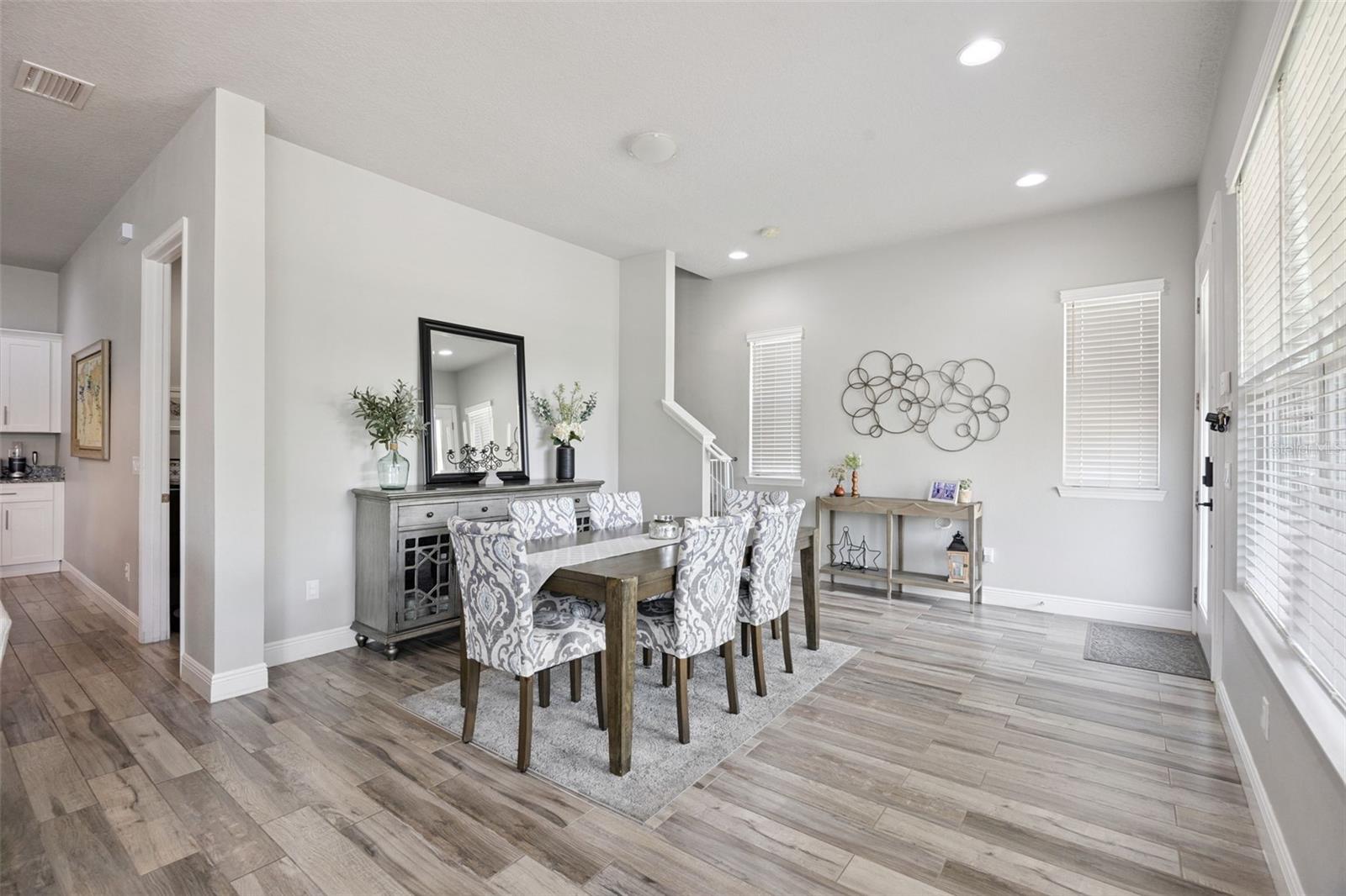 135 E CRYSTAL LAKE ST, ORLANDO, FL, 32806