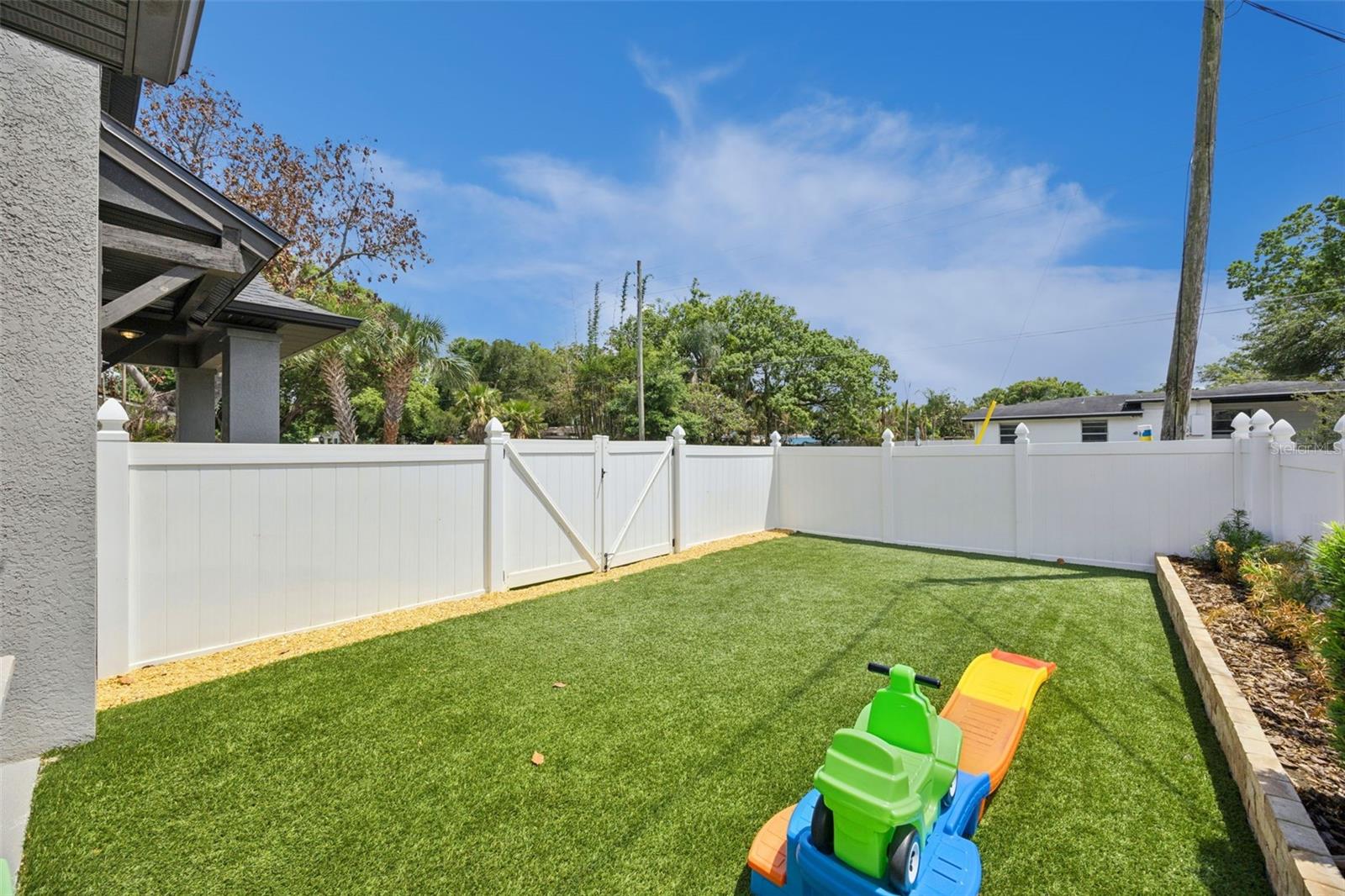 135 E CRYSTAL LAKE ST, ORLANDO, FL, 32806