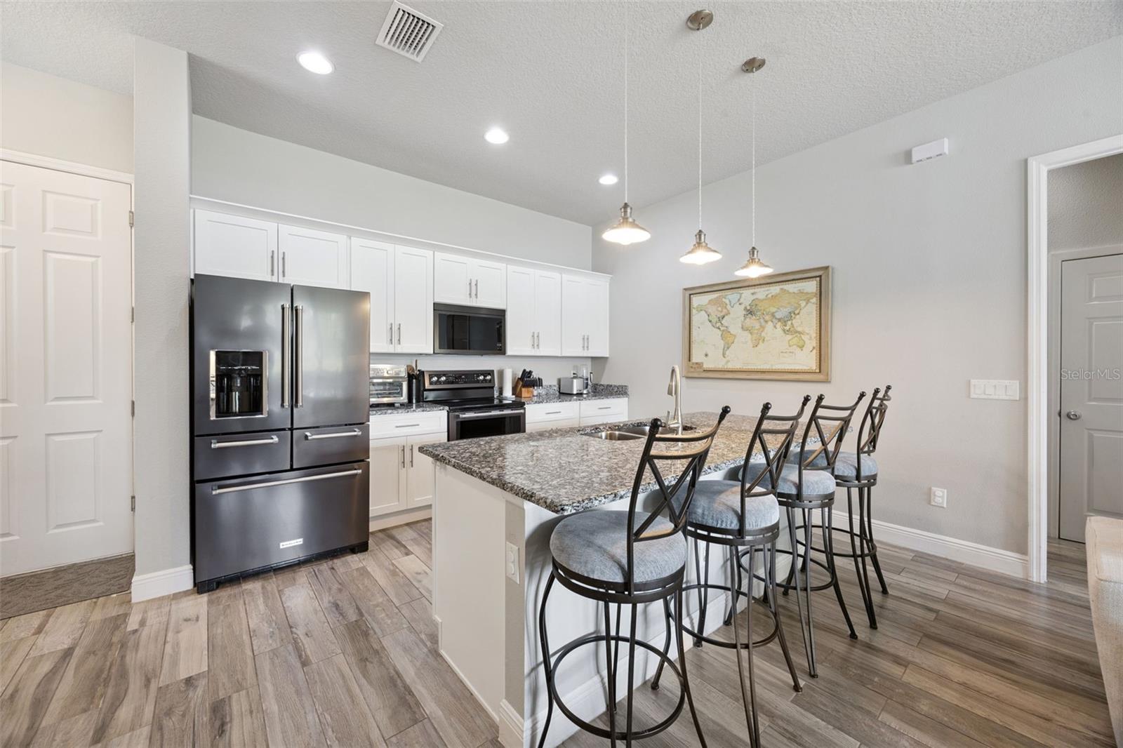 135 E CRYSTAL LAKE ST, ORLANDO, FL, 32806