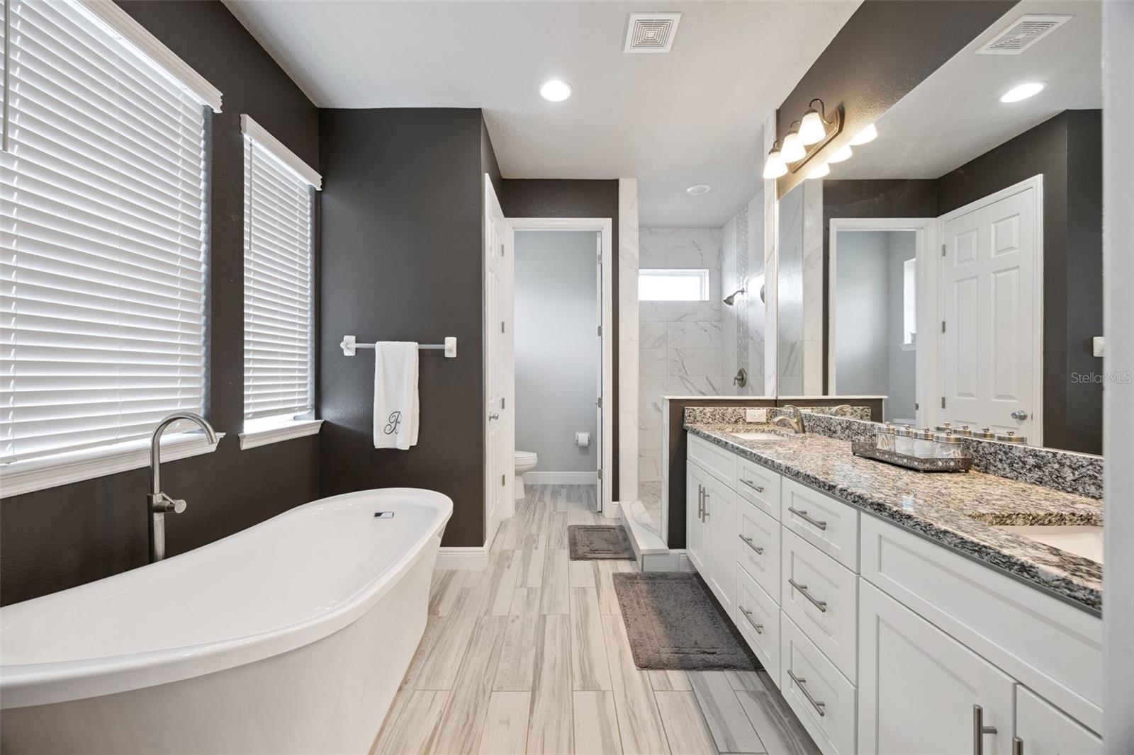 135 E CRYSTAL LAKE ST, ORLANDO, FL, 32806