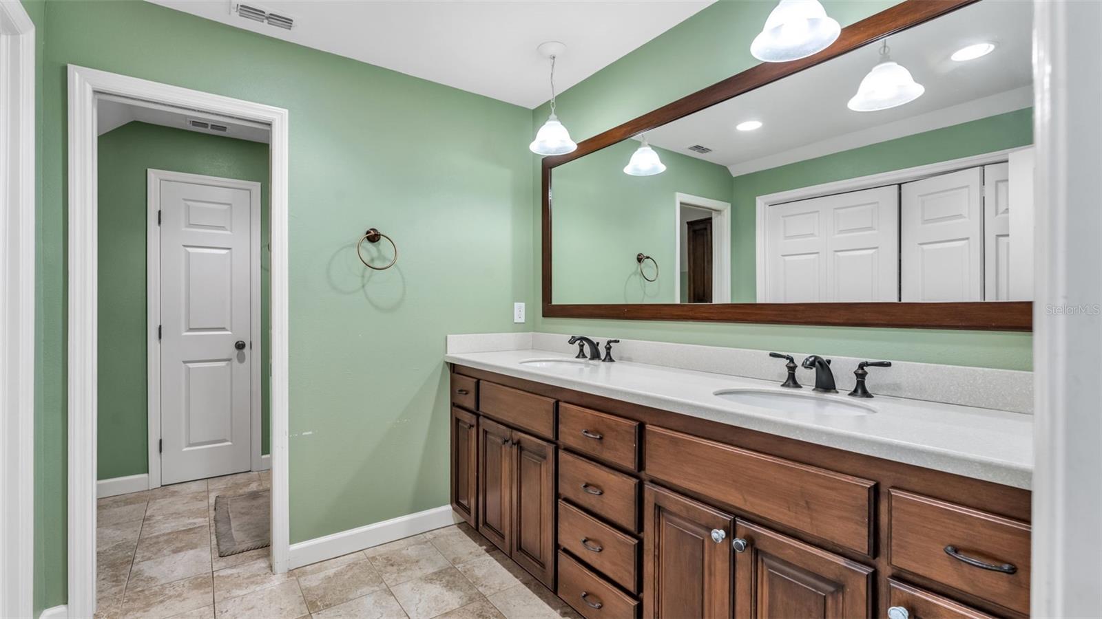 L4959536 Property Photo