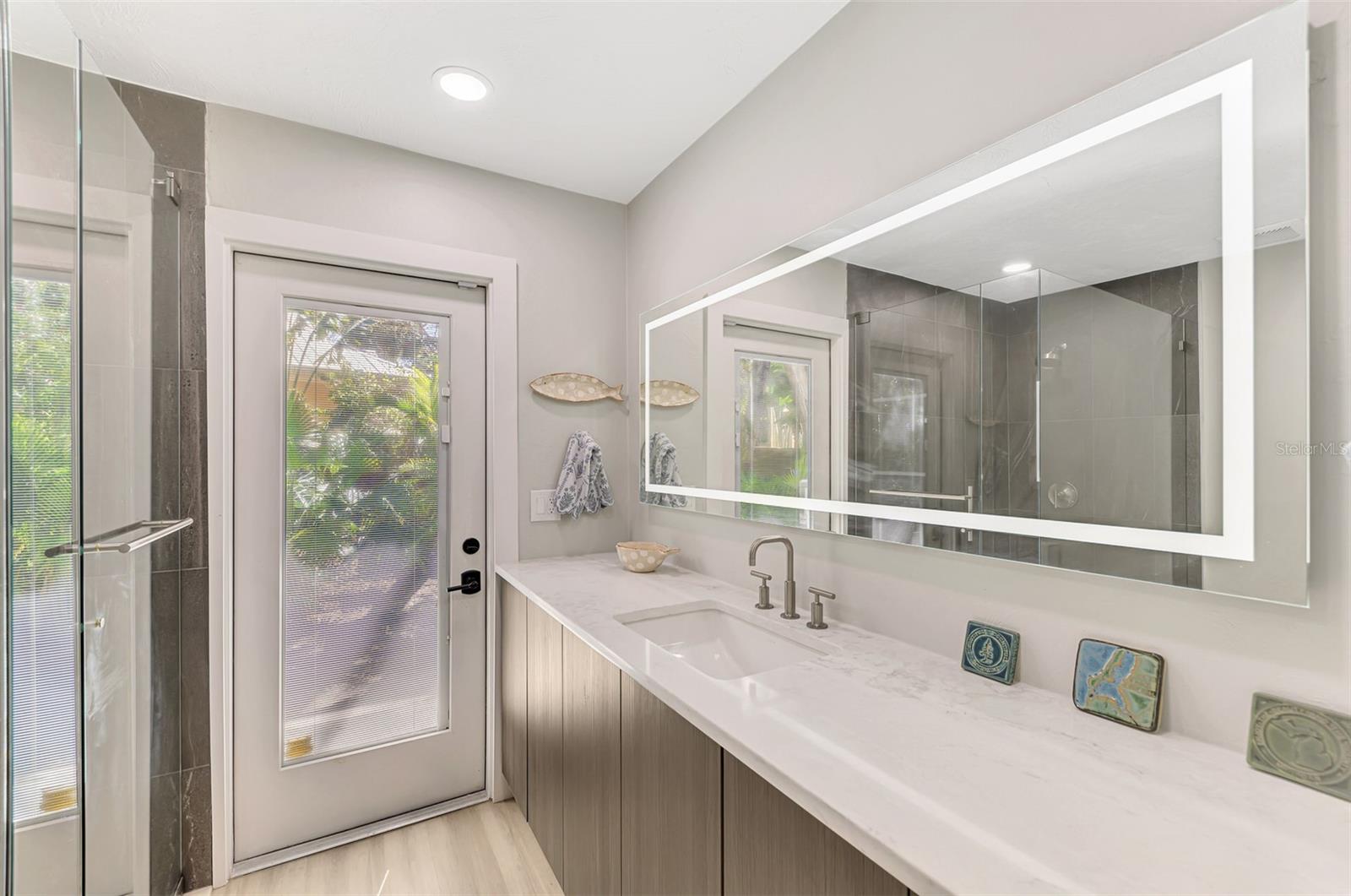 N6143036 Property Photo