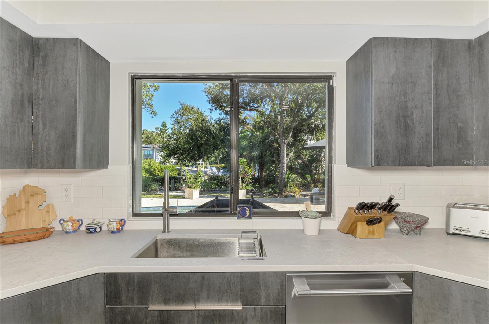 N6143036 Property Photo