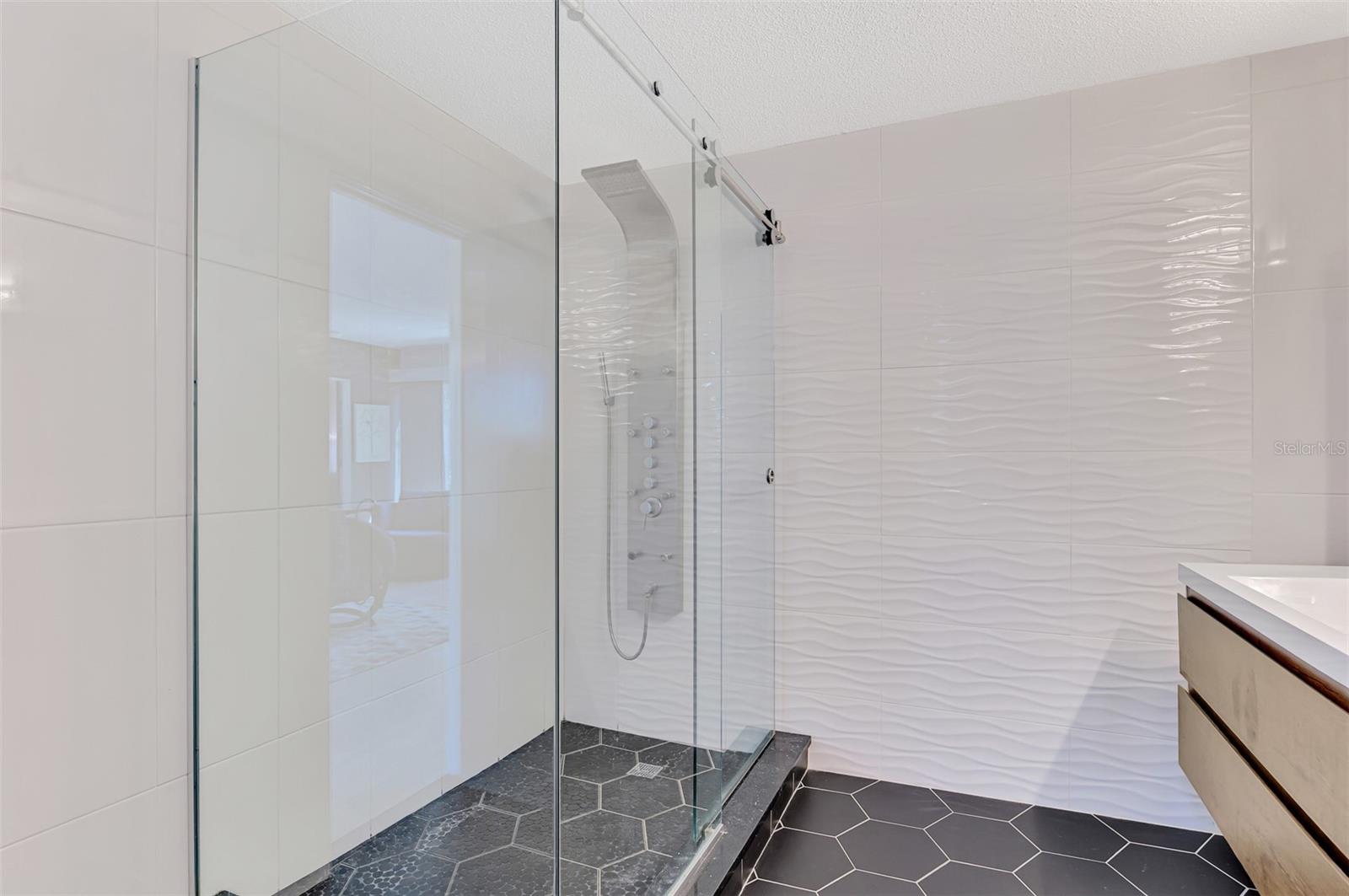 N6143036 Property Photo