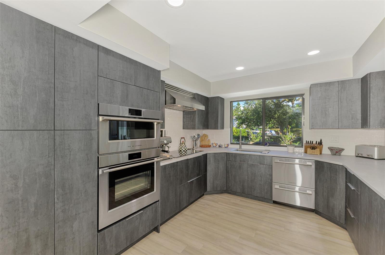 N6143036 Property Photo