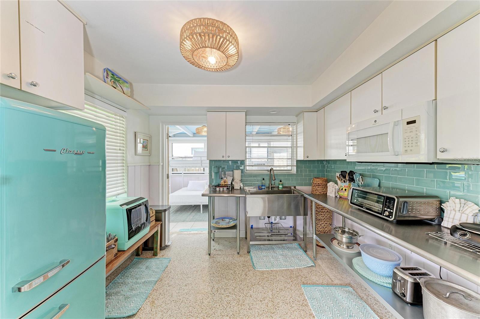 2111 AVENUE B, BRADENTON BEACH, FL, 34217
