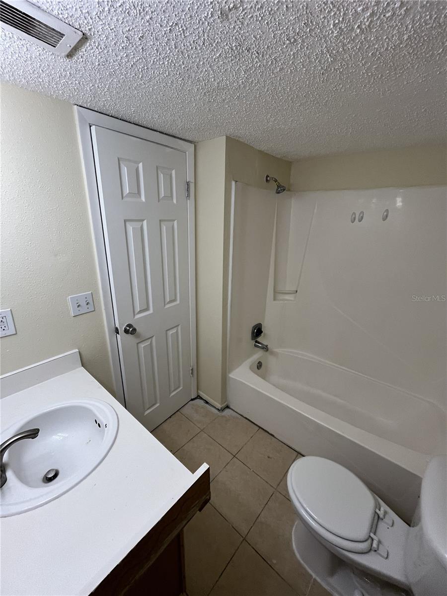 121 OYSTER BAY CIR #220, ALTAMONTE SPRINGS, FL, 32701