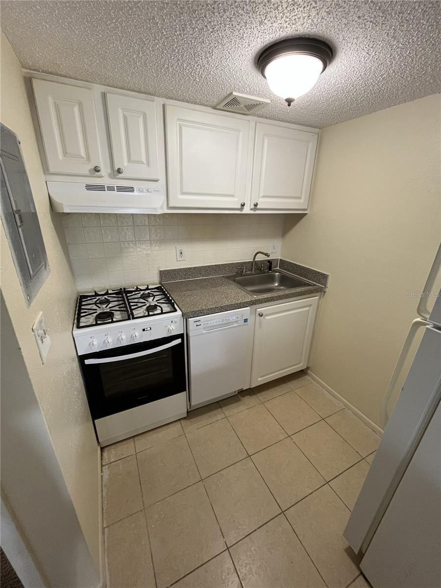 121 OYSTER BAY CIR #220, ALTAMONTE SPRINGS, FL, 32701