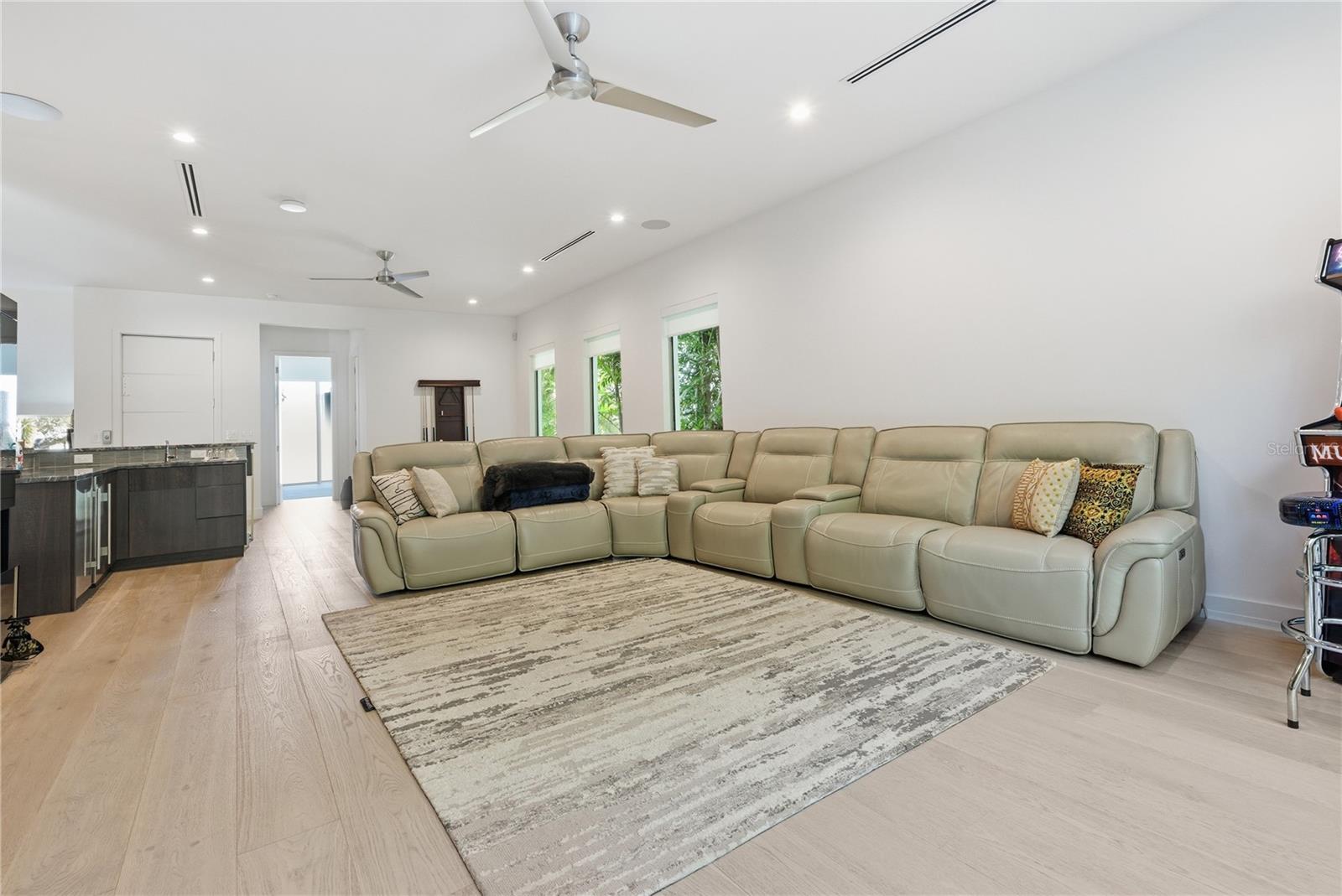 TB8478470 Property Photo