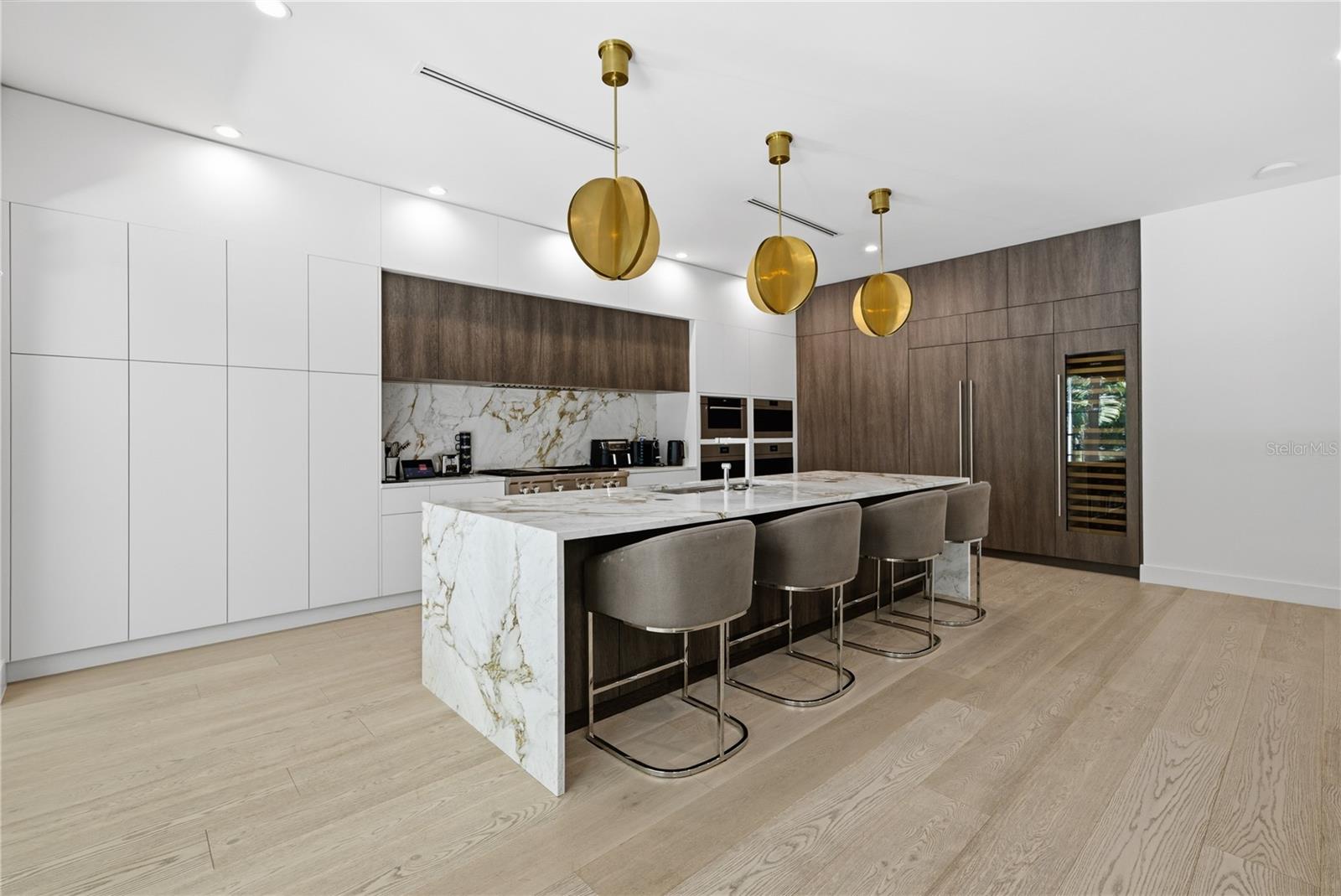 TB8478470 Property Photo