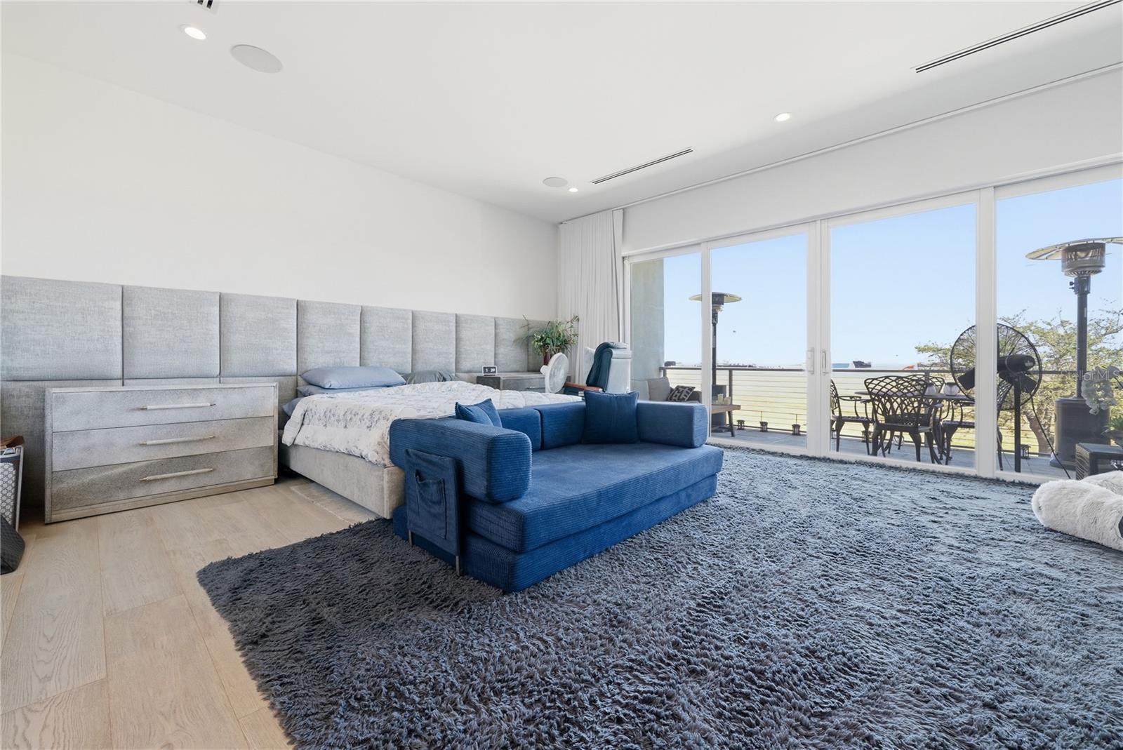 TB8478470 Property Photo