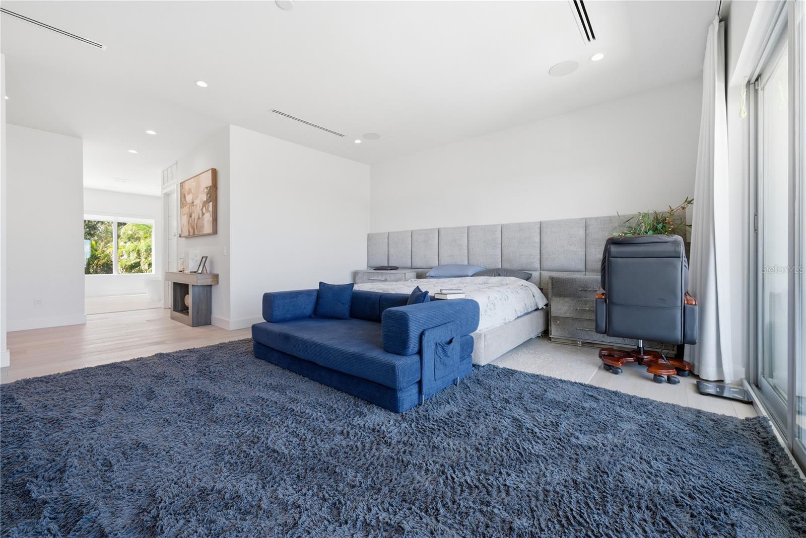 TB8478470 Property Photo