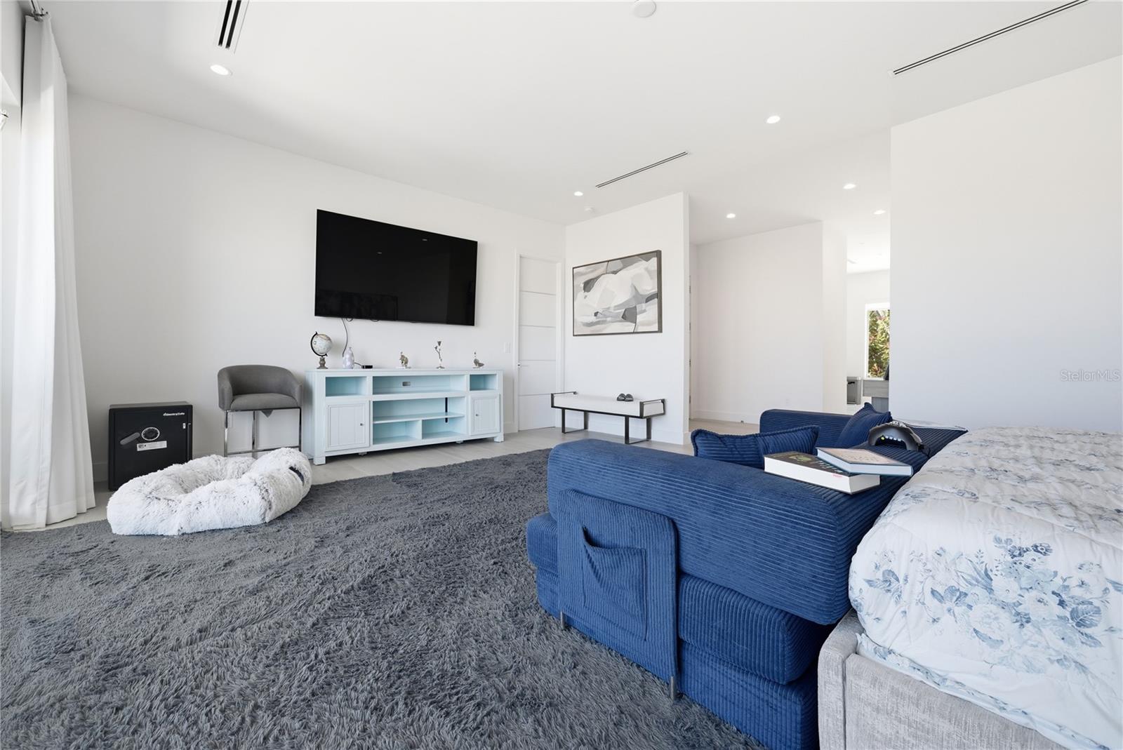 TB8478470 Property Photo