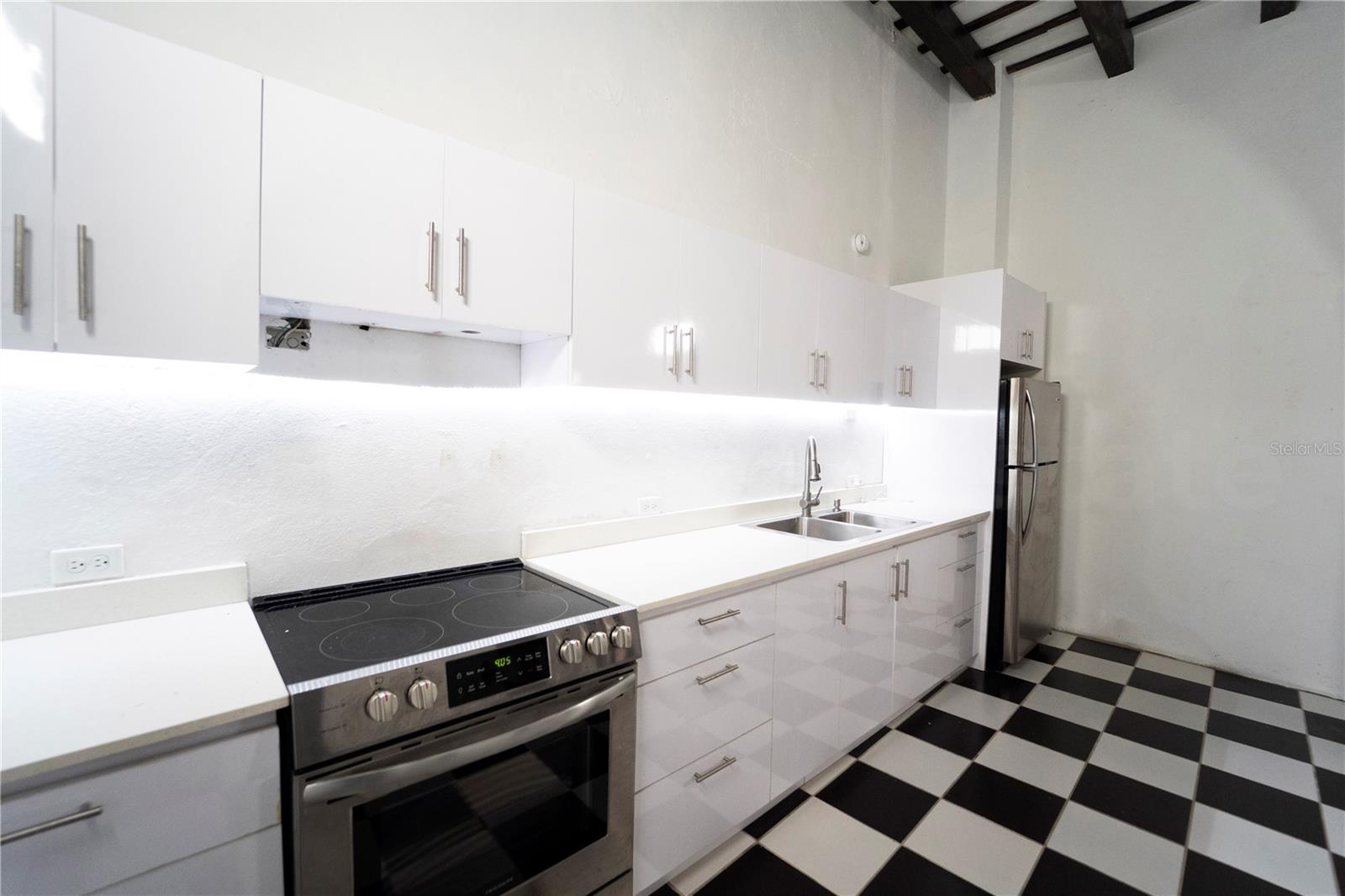 PR9119415 Property Photo