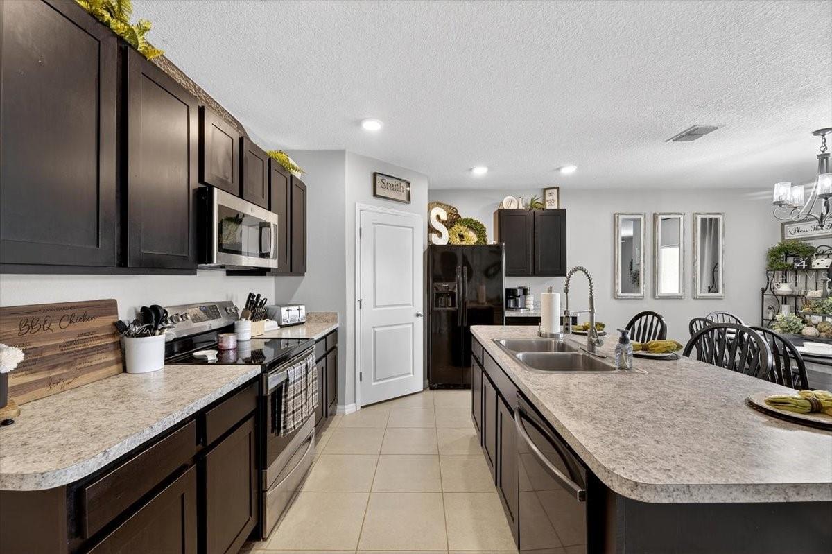 Large breakfast bar