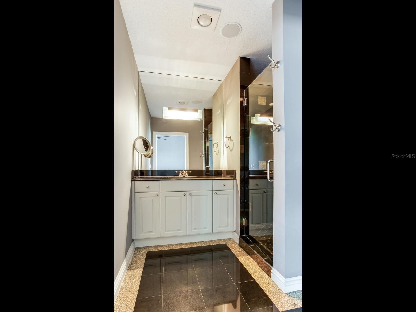 TB8478599 Property Photo