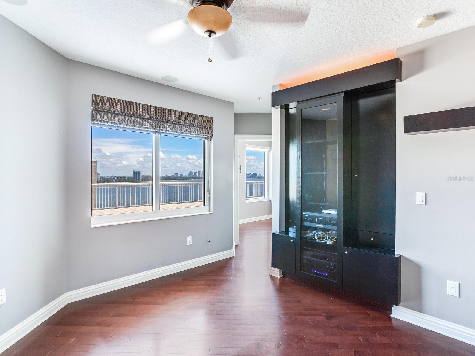 TB8478599 Property Photo