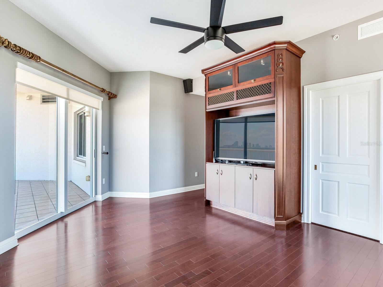 TB8478599 Property Photo