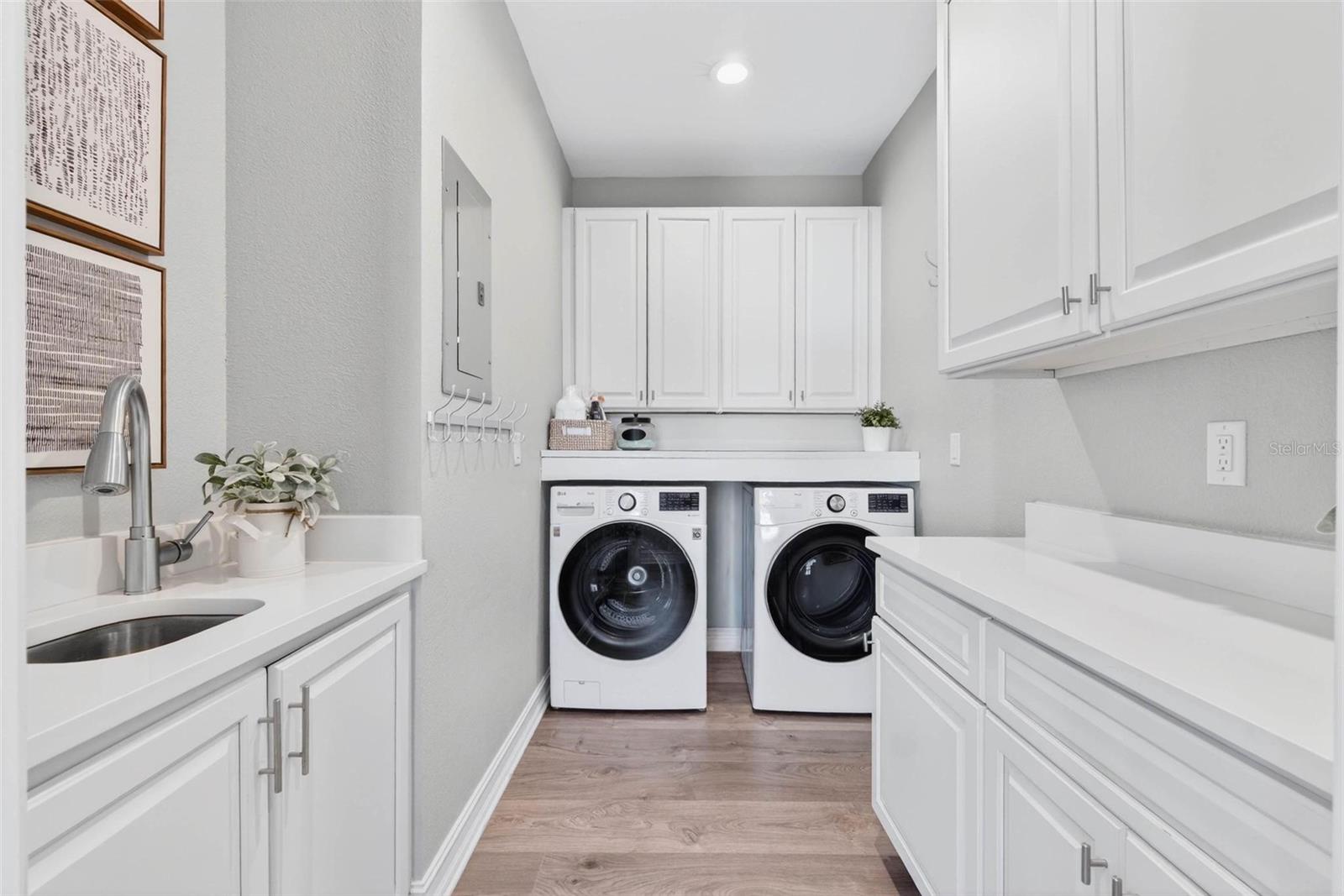 6054 YEATS MANOR DR, TAMPA, FL, 33616