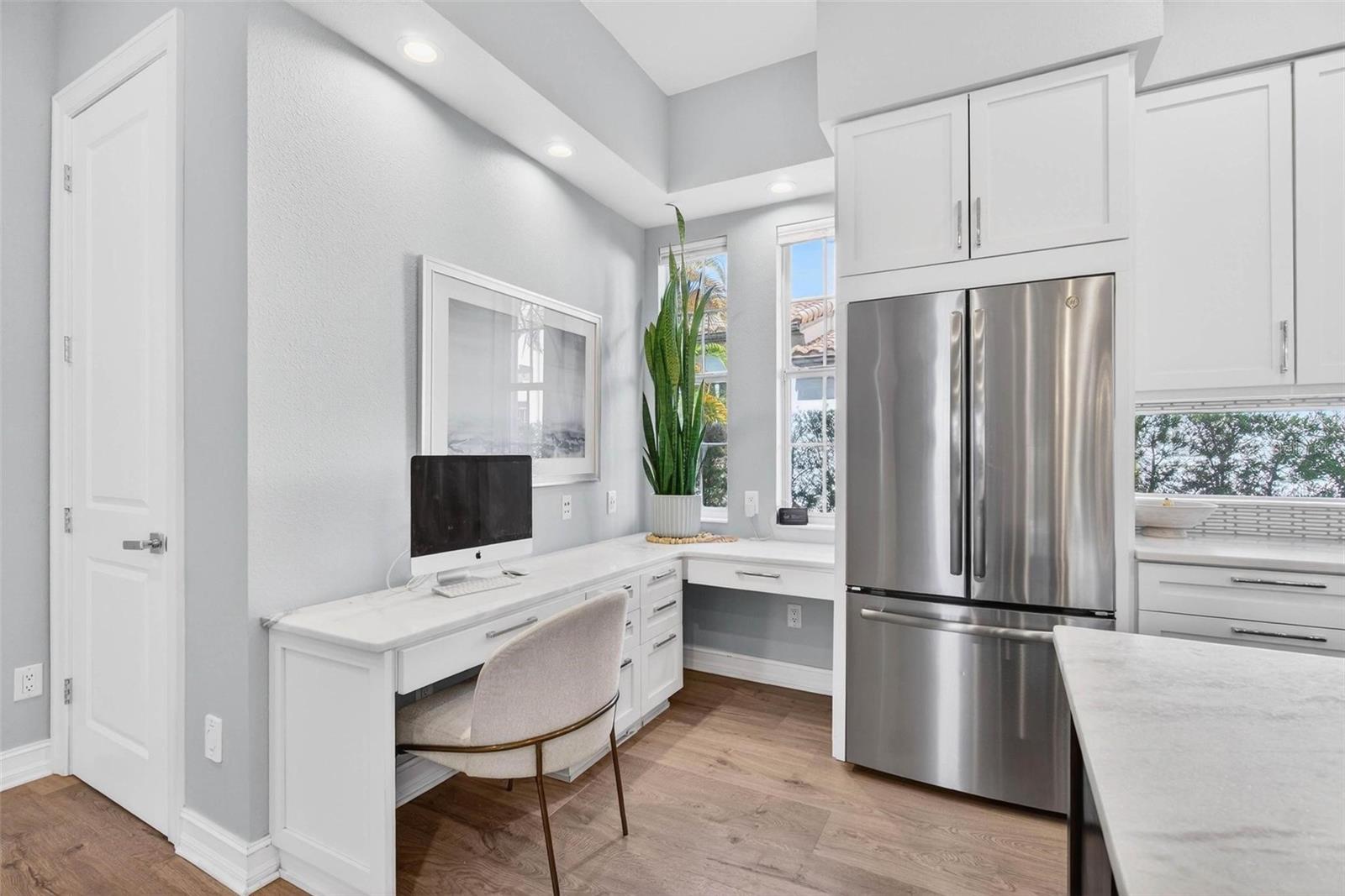 6054 YEATS MANOR DR, TAMPA, FL, 33616