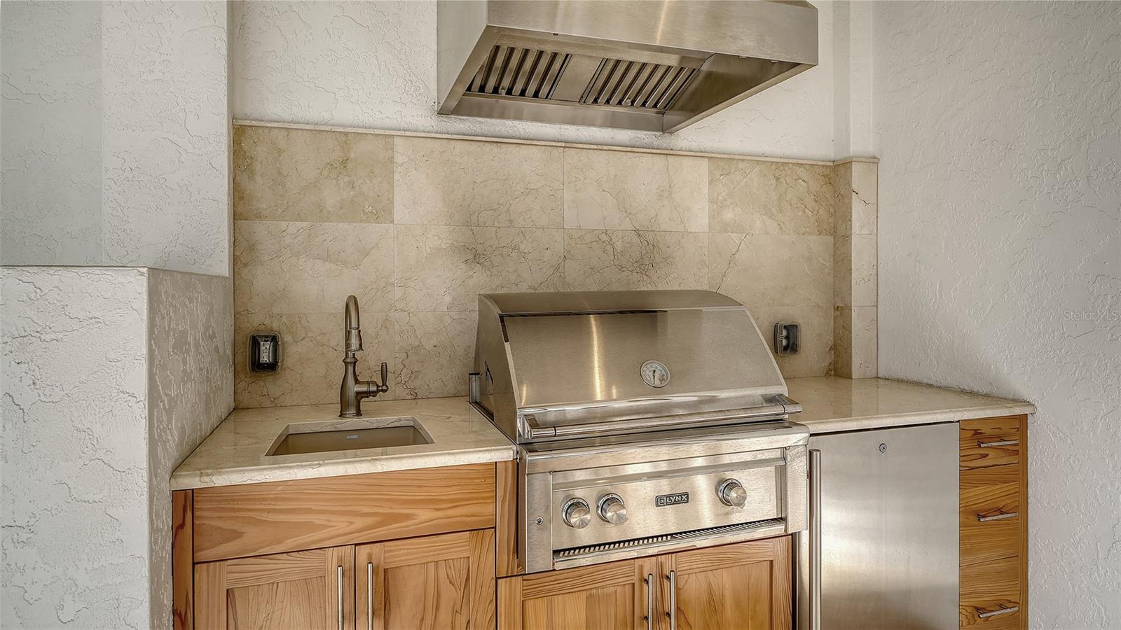 A4683382 Property Photo