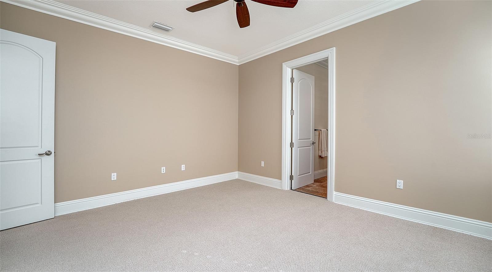 A4683382 Property Photo