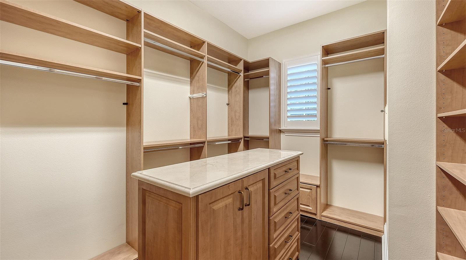 A4683382 Property Photo