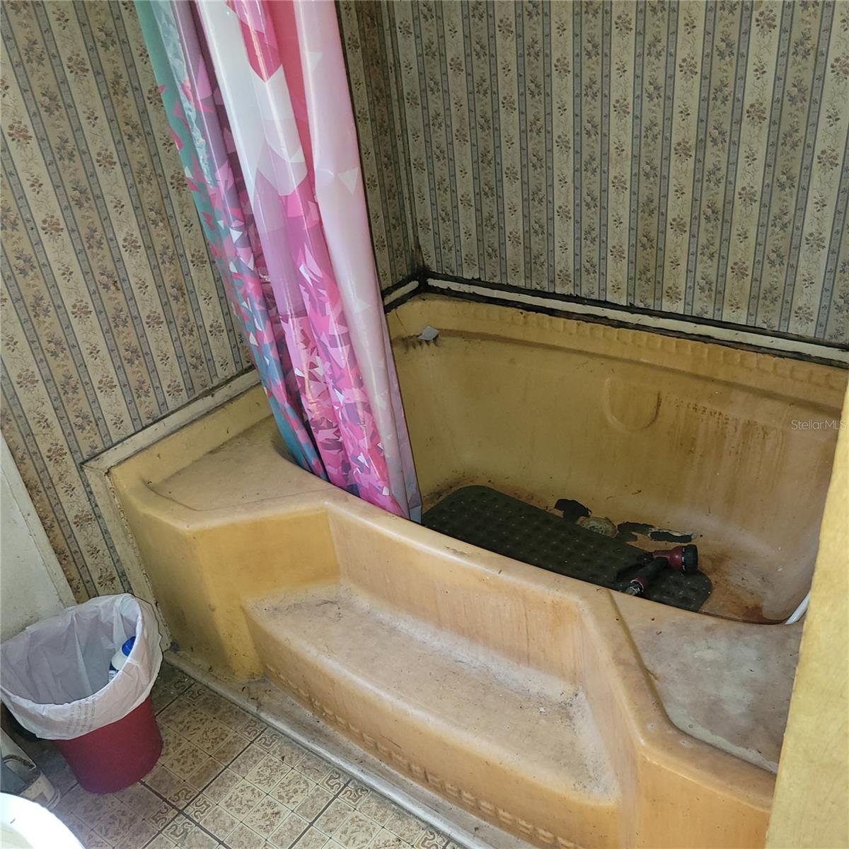 W7883231 Property Photo