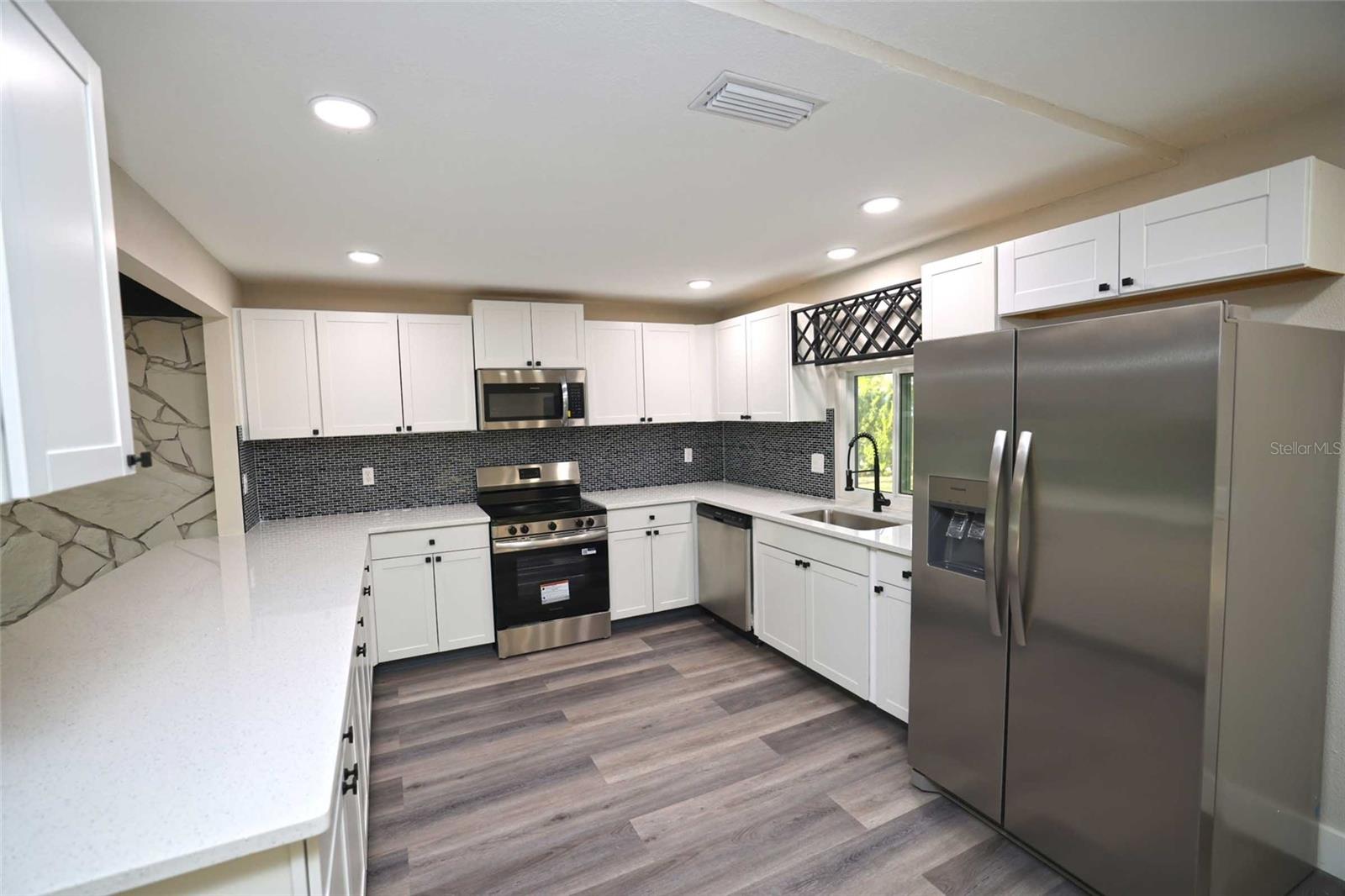 5667 CREEKWOOD DR, SARASOTA, FL, 34233