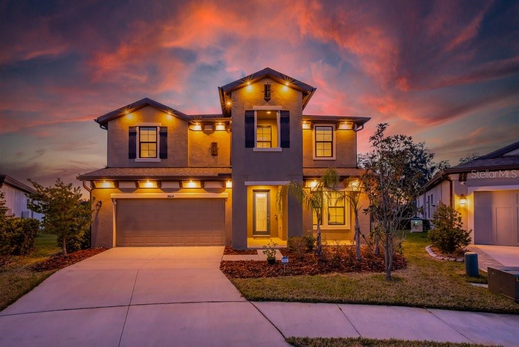 3 CAR GARAGE+CONSERVATION LOT