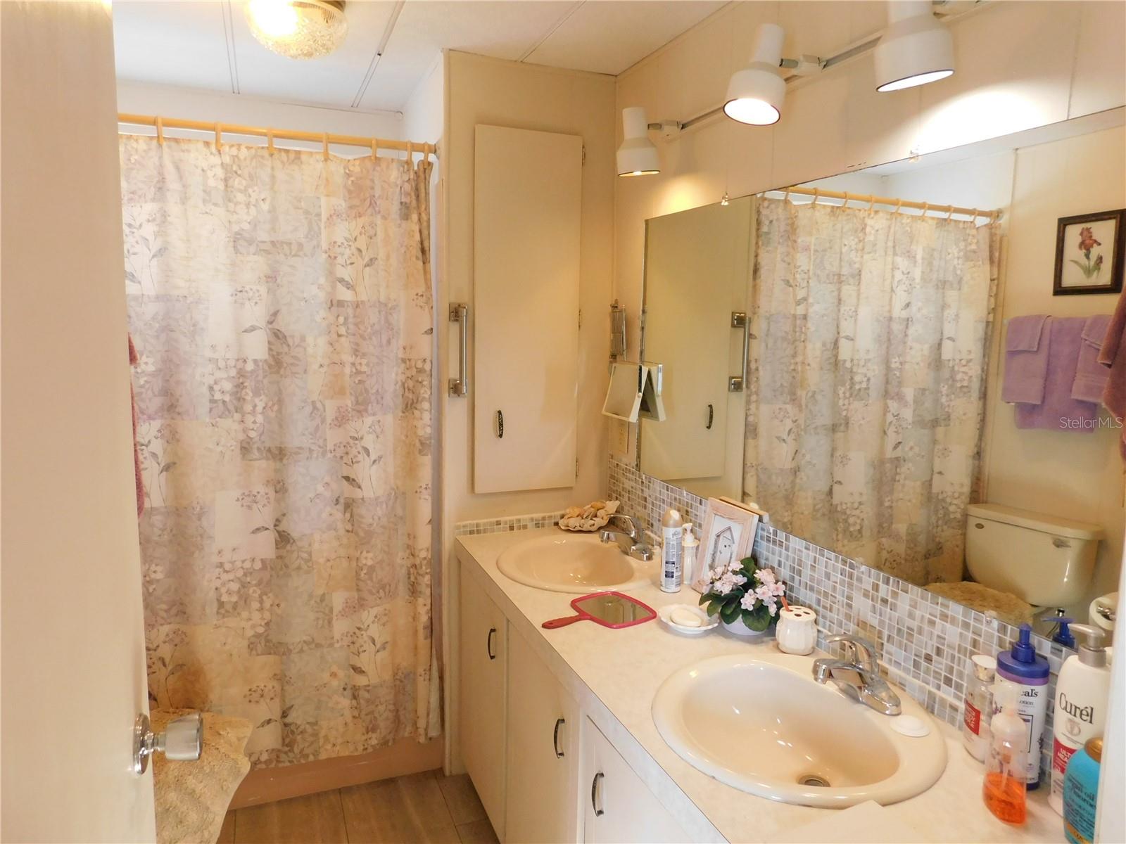 A4683464 Property Photo