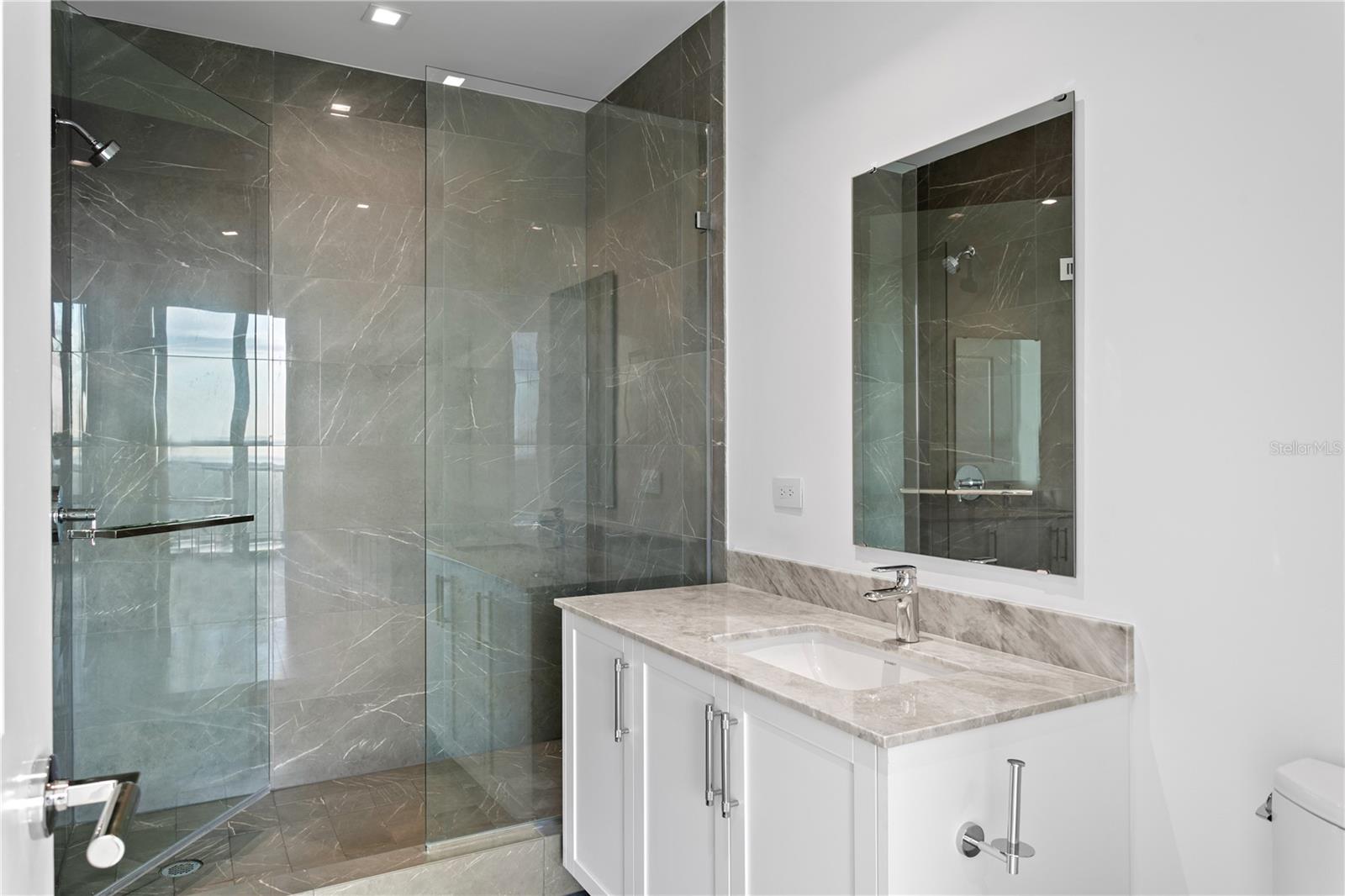 TB8478943 Property Photo