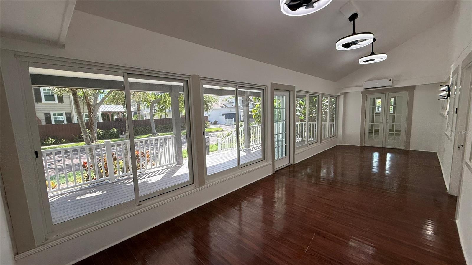 Huge Screened and air-conditioned Porch