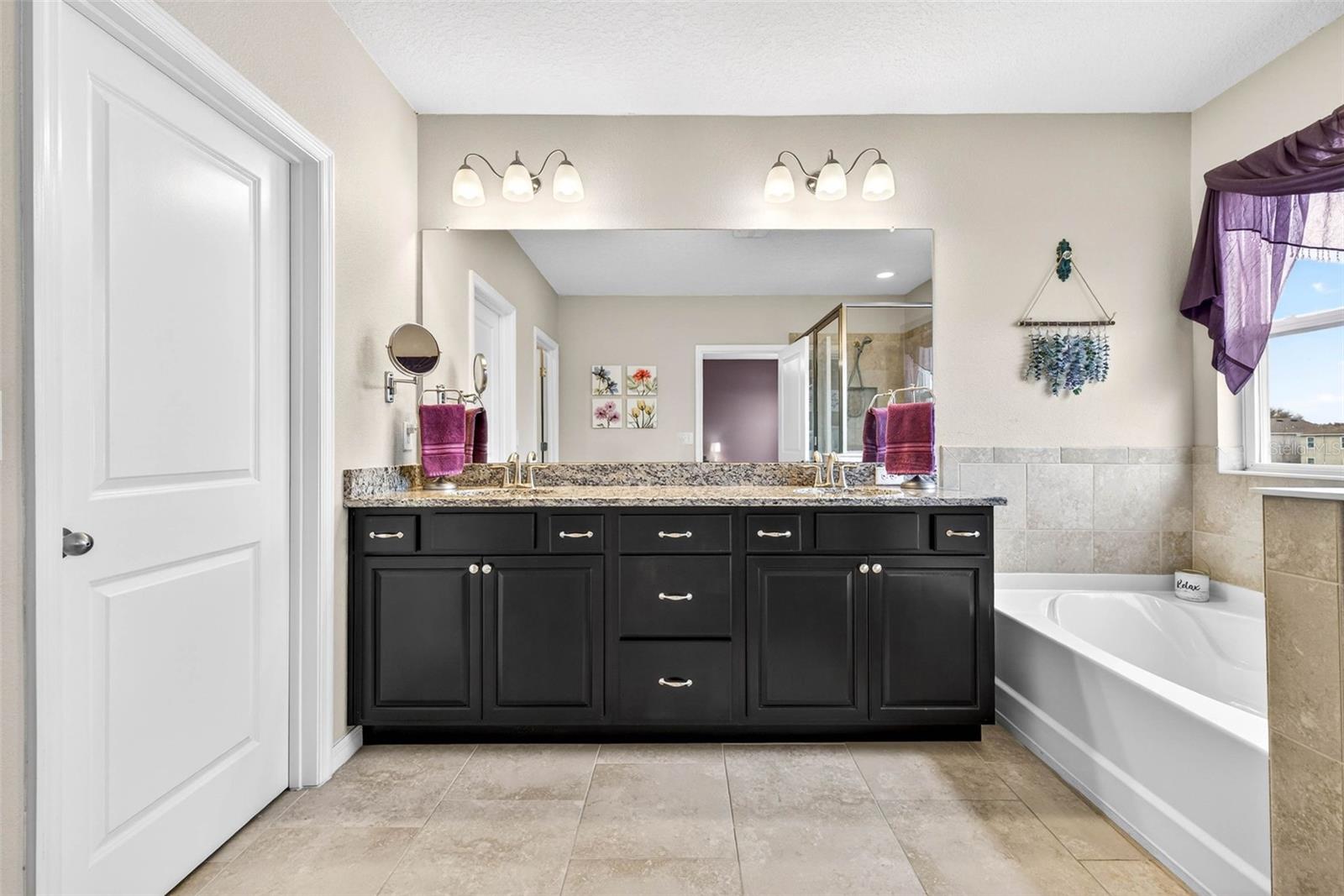 Double sinks and granite counters