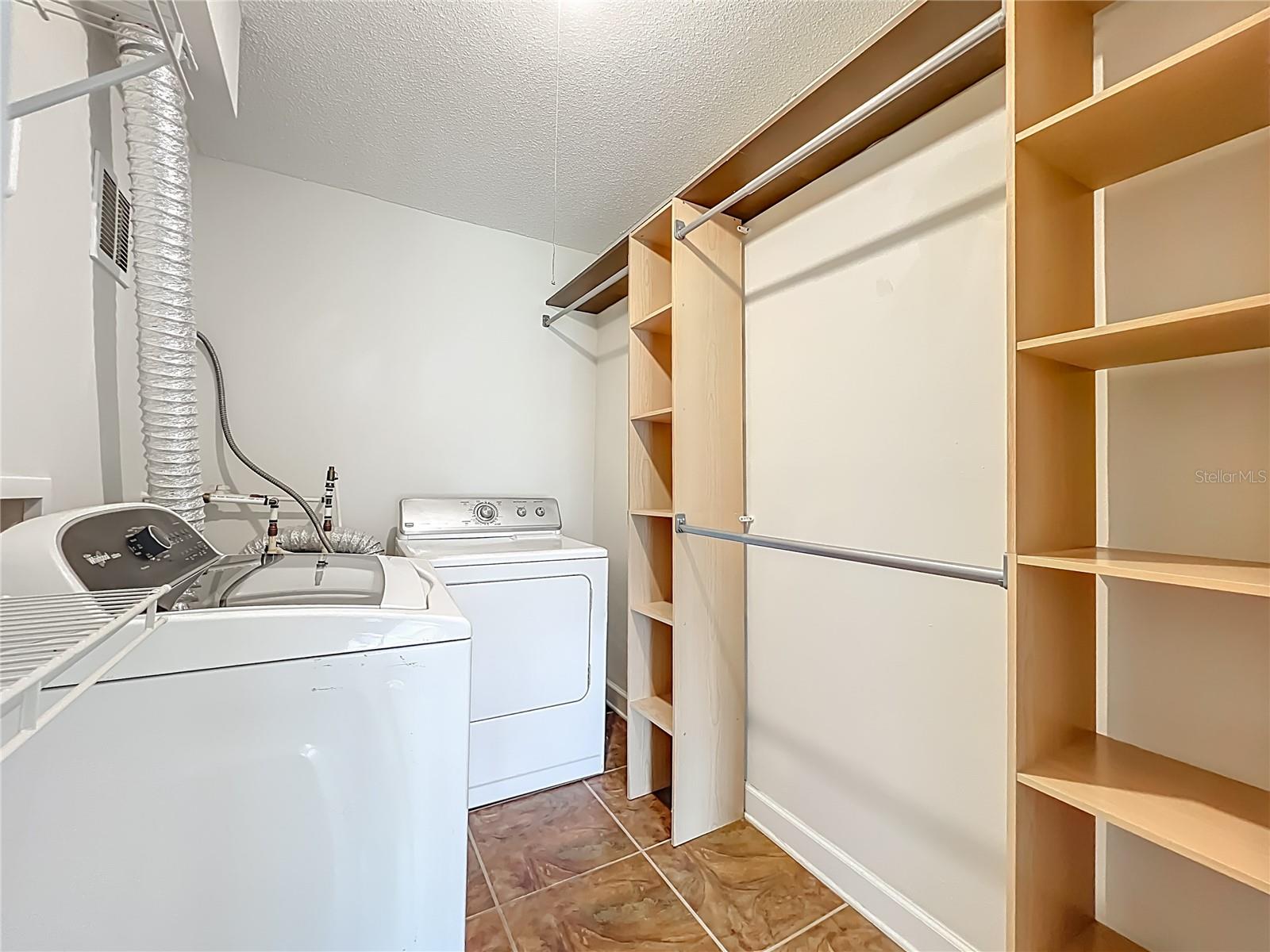 4864 CONWAY RD #120, ORLANDO, FL, 32812